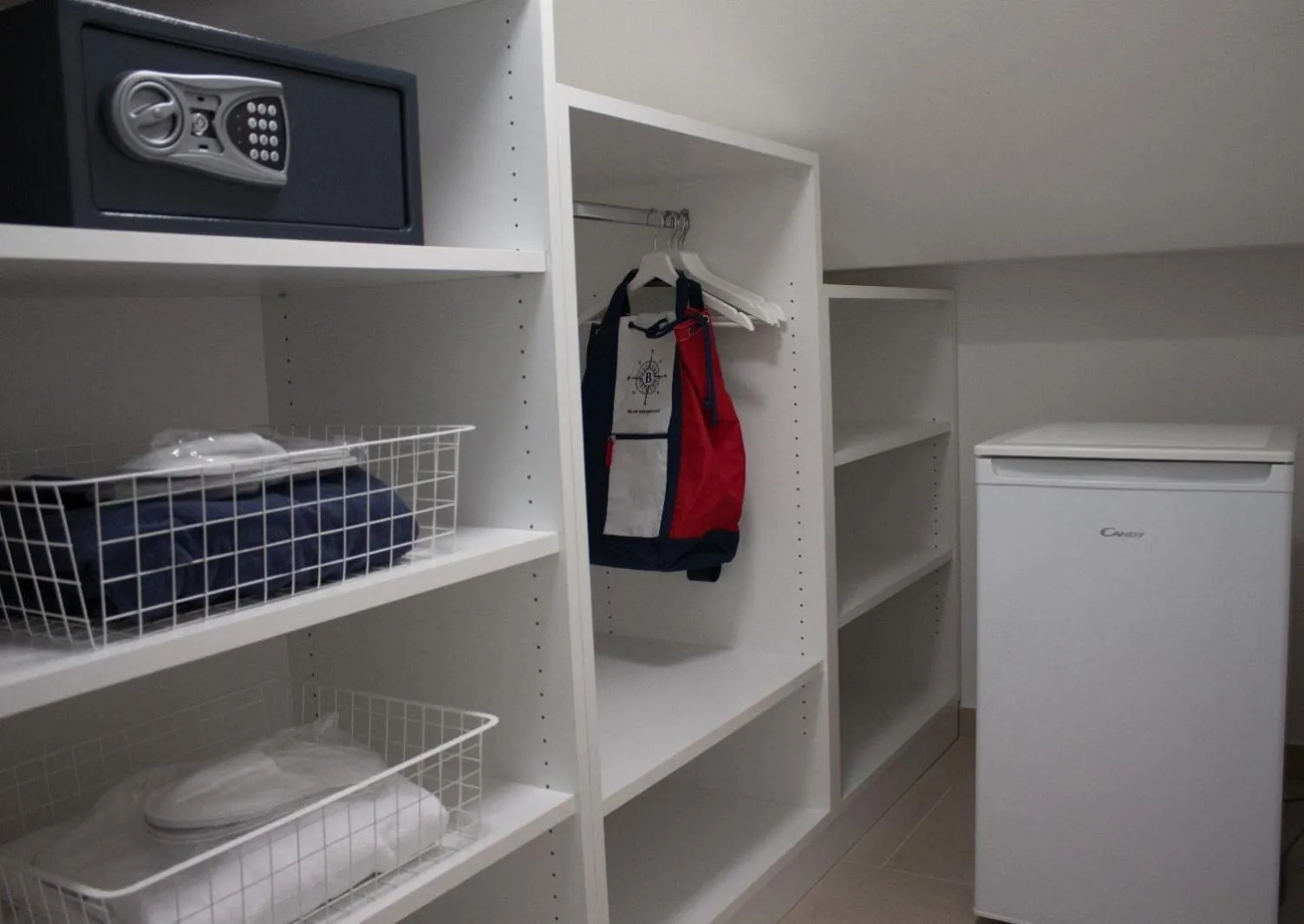 microwave in Belado Residence Bol