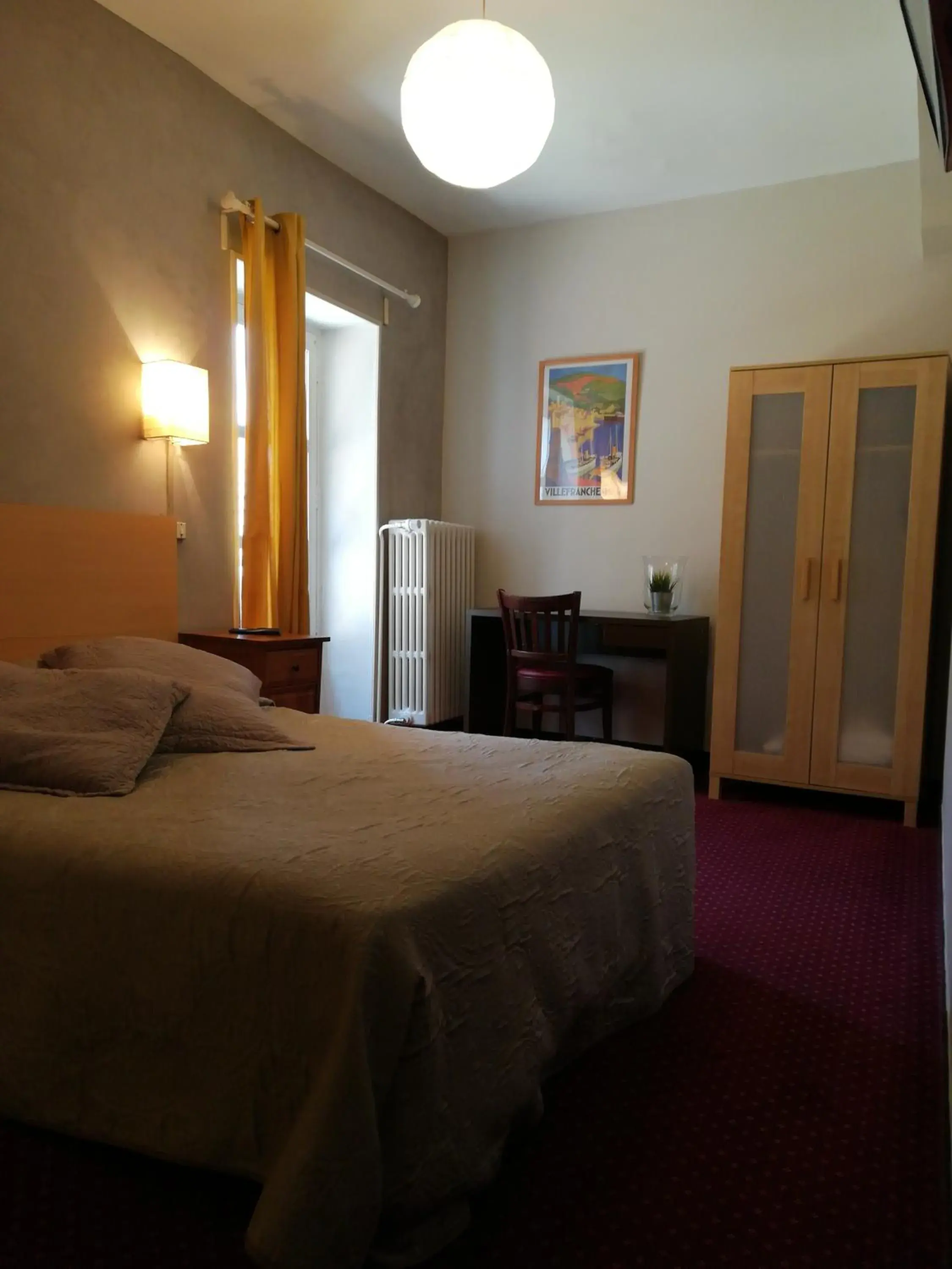 Double Room in Hôtel Le Foch Double Room in Hôtel Le Foch