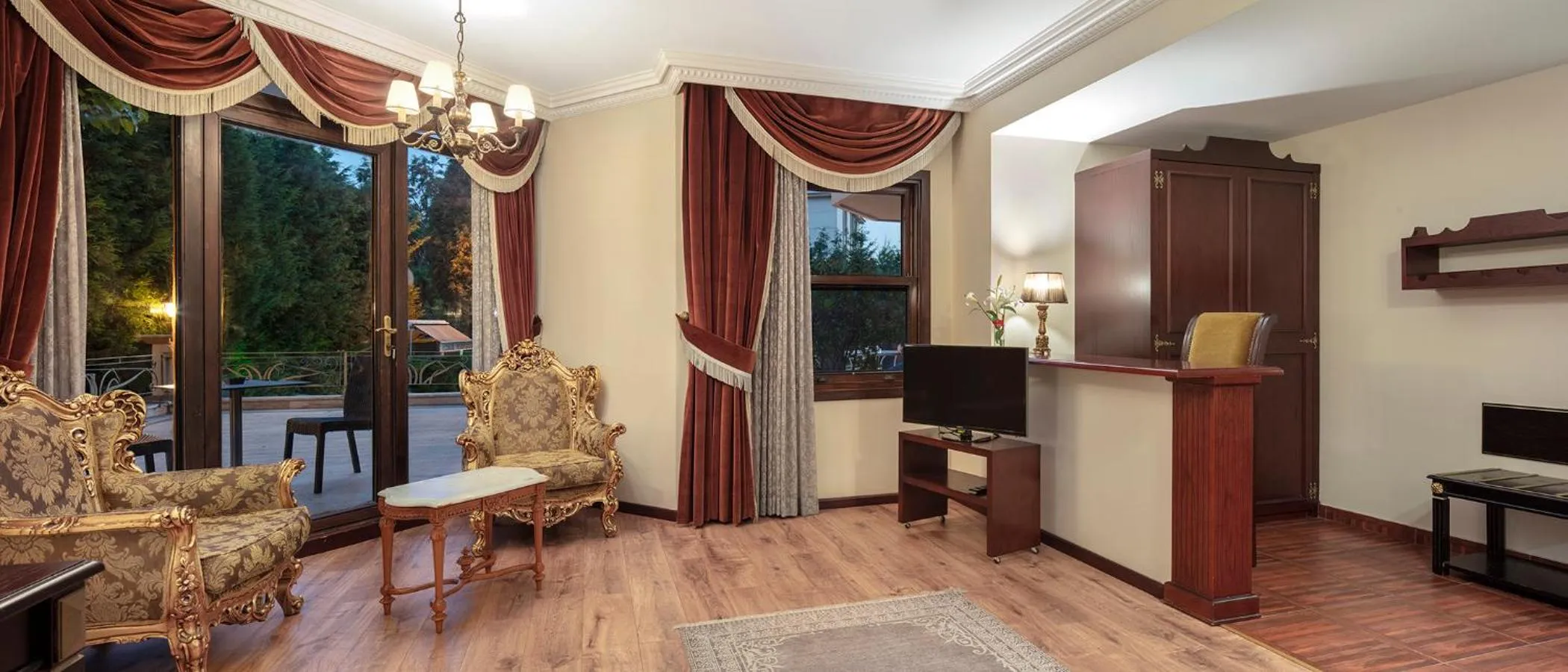 TV and multimedia in Chatto Hotel