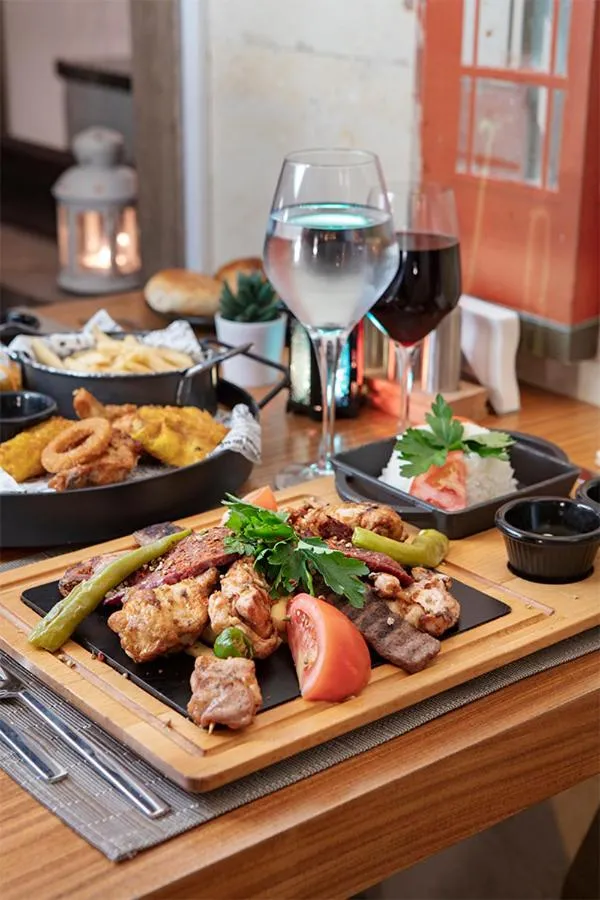 Restaurant/places to eat in Chatto Hotel