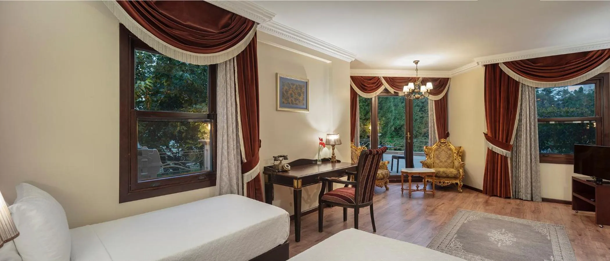 Seating area in Chatto Hotel