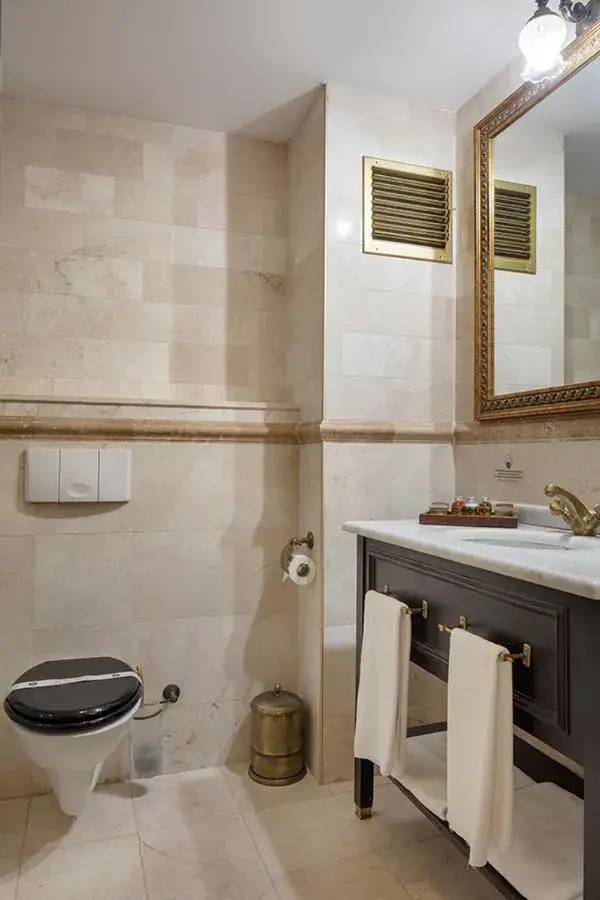 Bathroom in Chatto Hotel Bathroom in Chatto Hotel