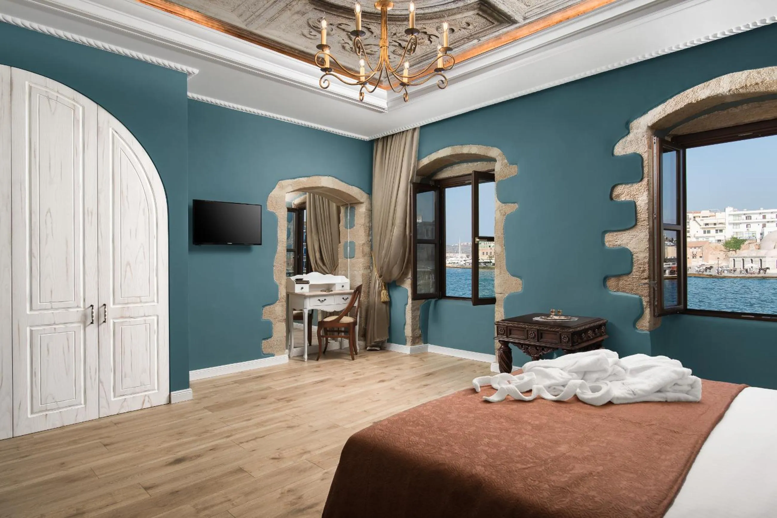 TV and multimedia, Bed in Cretan Renaissance