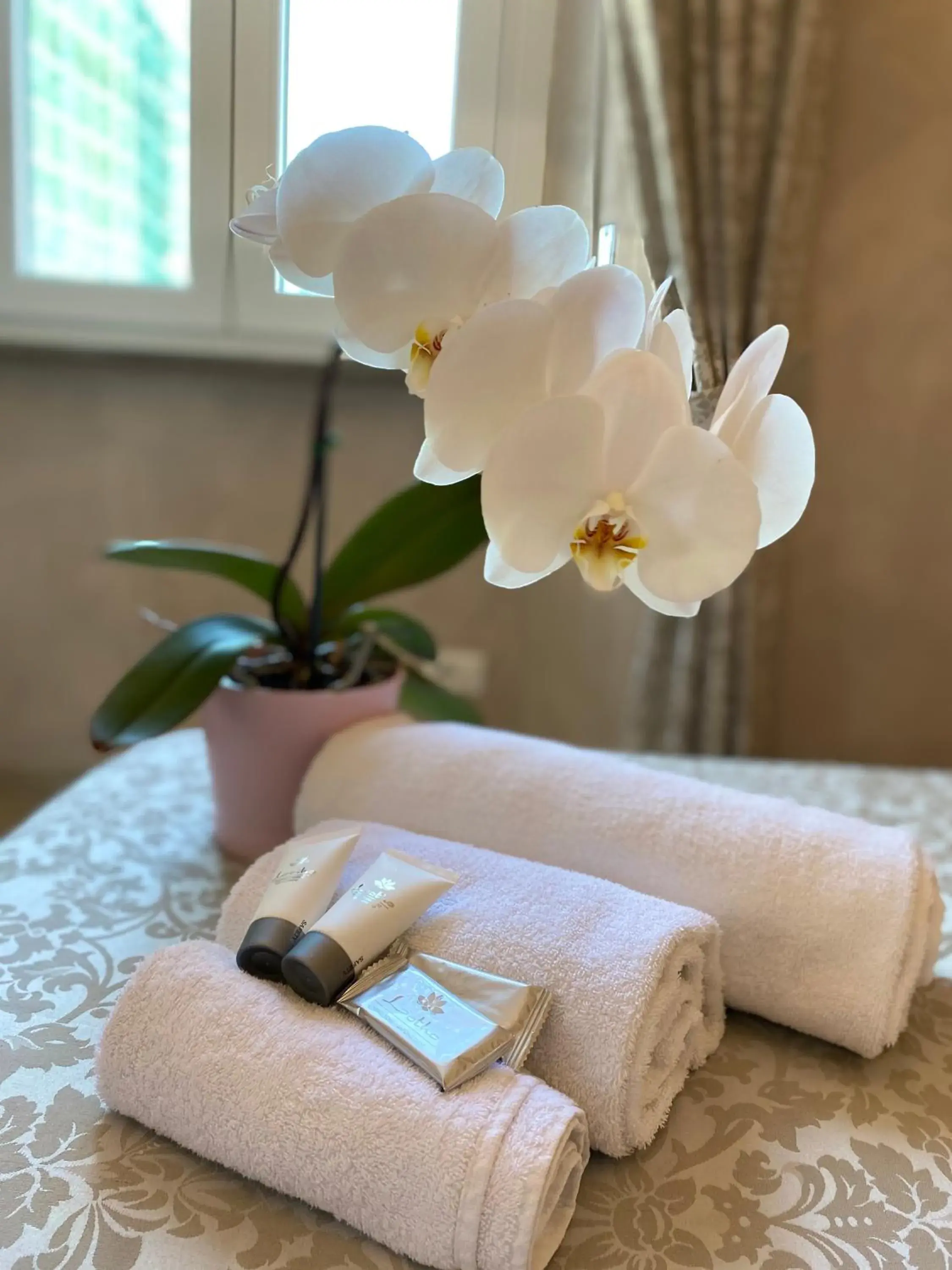 Luxury Triple Room in Domus Valadier B&B Guesthouse Luxury Triple Room in Domus Valadier B&B Guesthouse