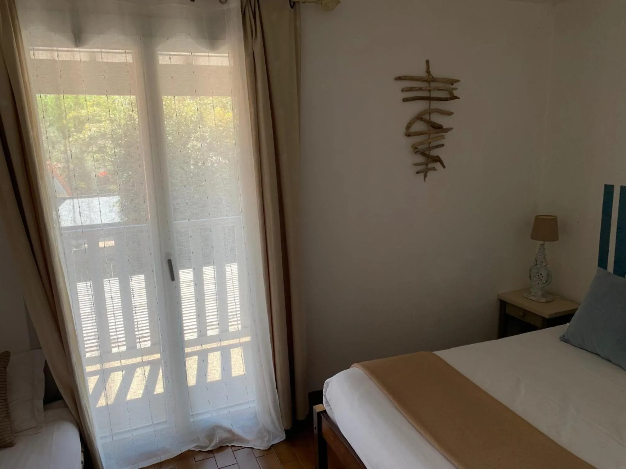 Bed in LOGIS HOTELS - Hôtel et Restaurant L'Océana