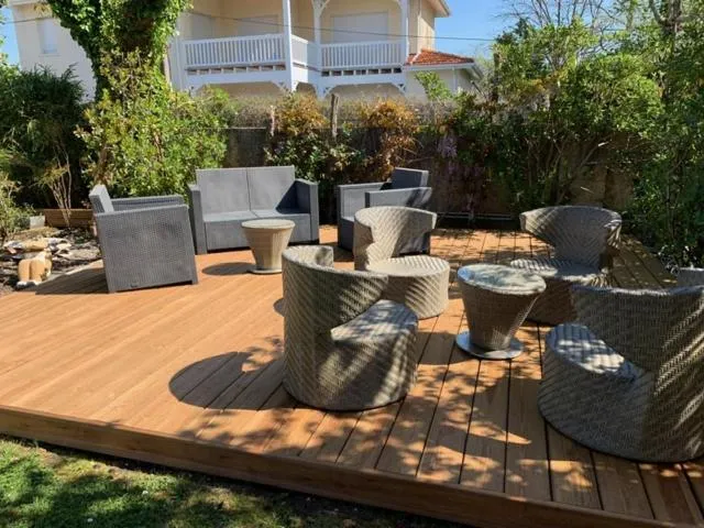 Patio in LOGIS HOTELS - Hôtel et Restaurant L'Océana