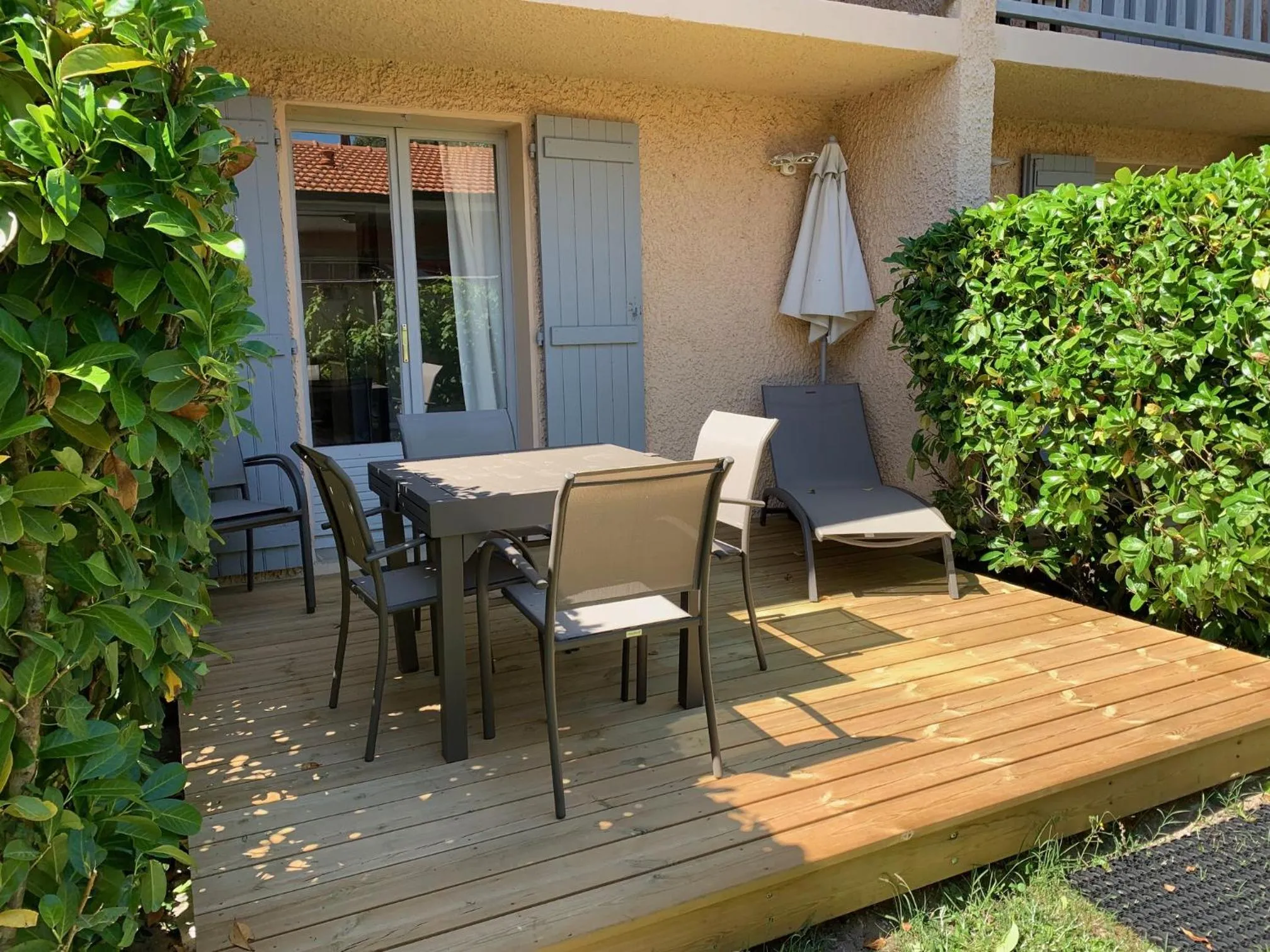 Balcony/Terrace in LOGIS HOTELS - Hôtel et Restaurant L'Océana