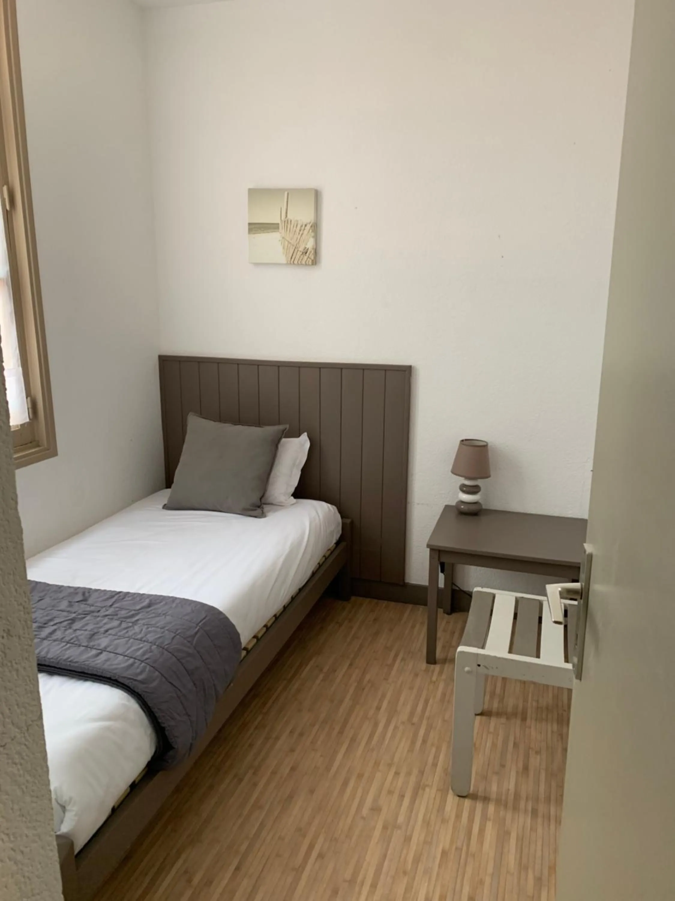 Bedroom, Bed in LOGIS HOTELS - Hôtel et Restaurant L'Océana