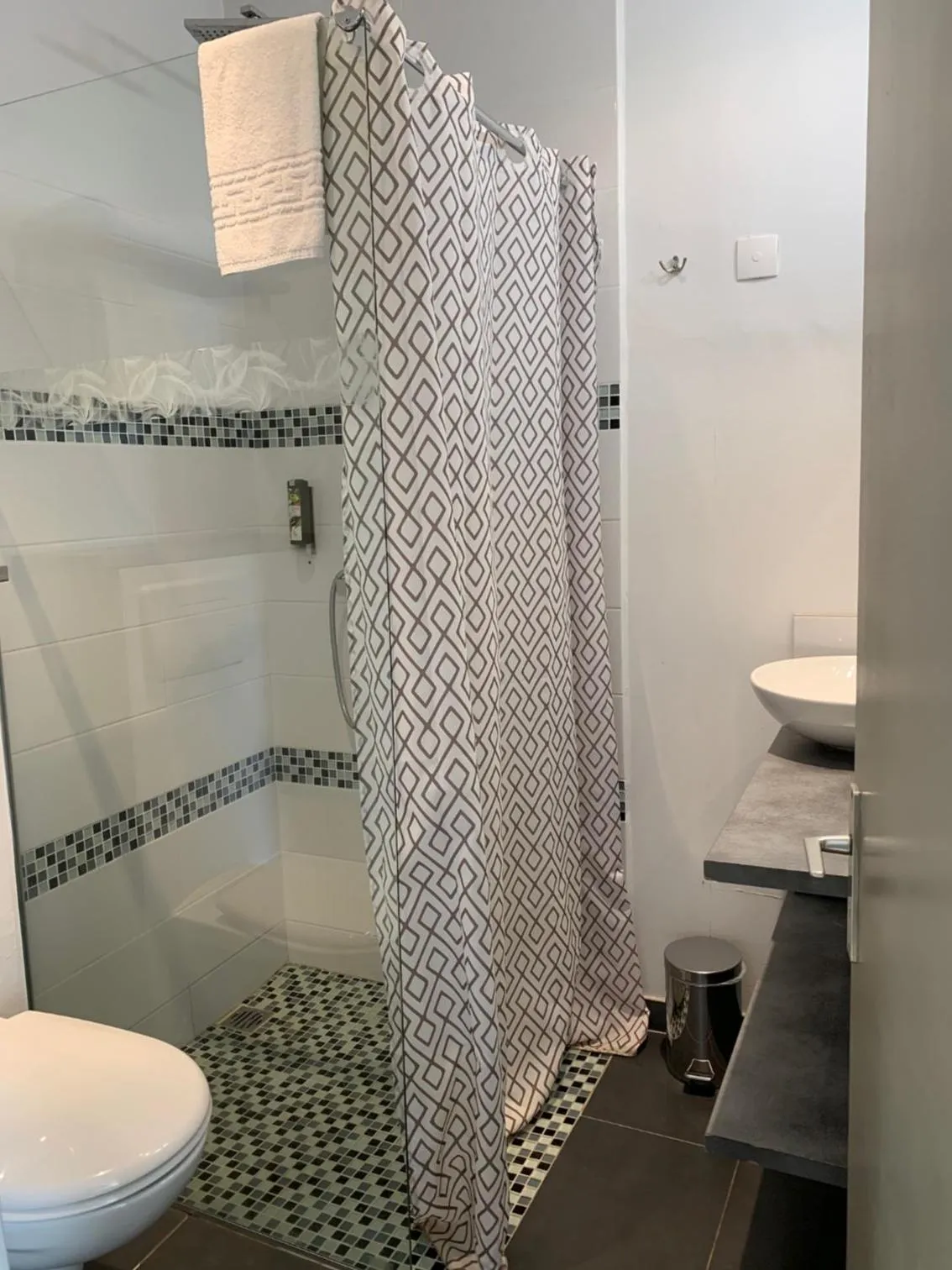 Bathroom in LOGIS HOTELS - Hôtel et Restaurant L'Océana