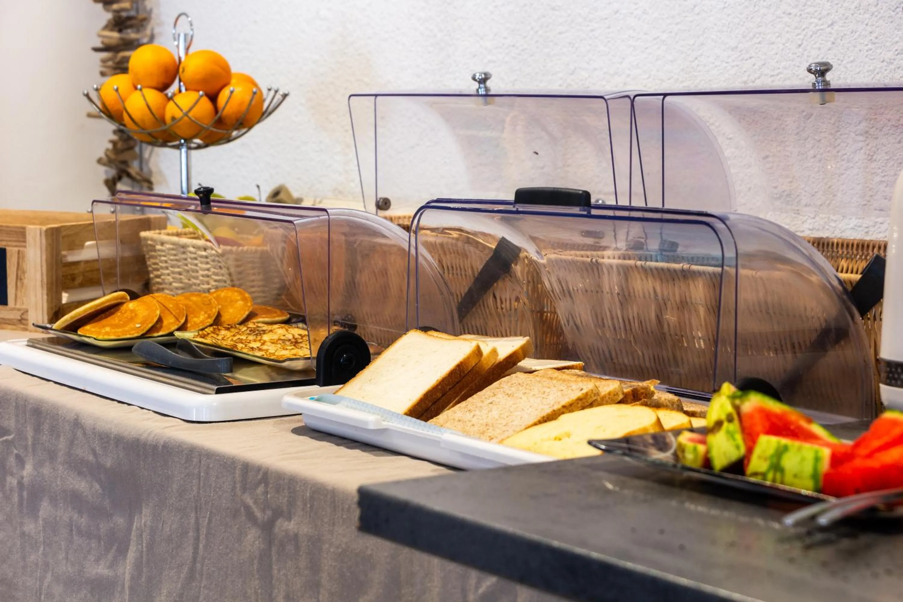 Breakfast in LOGIS HOTELS - Hôtel et Restaurant L'Océana