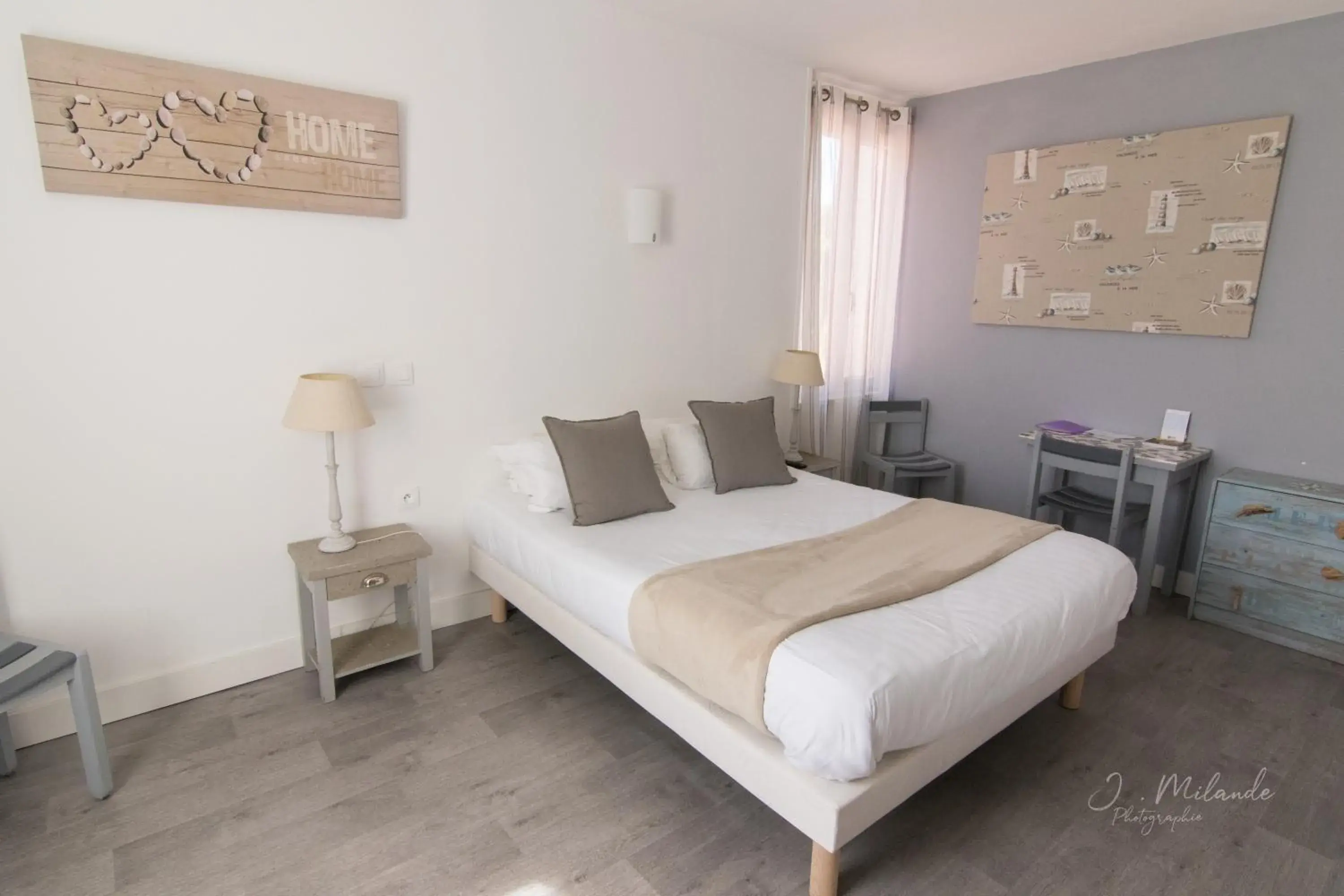 Bedroom, Bed in LOGIS HOTELS - Hôtel et Restaurant L'Océana Bedroom, Bed in LOGIS HOTELS - Hôtel et Restaurant L'Océana