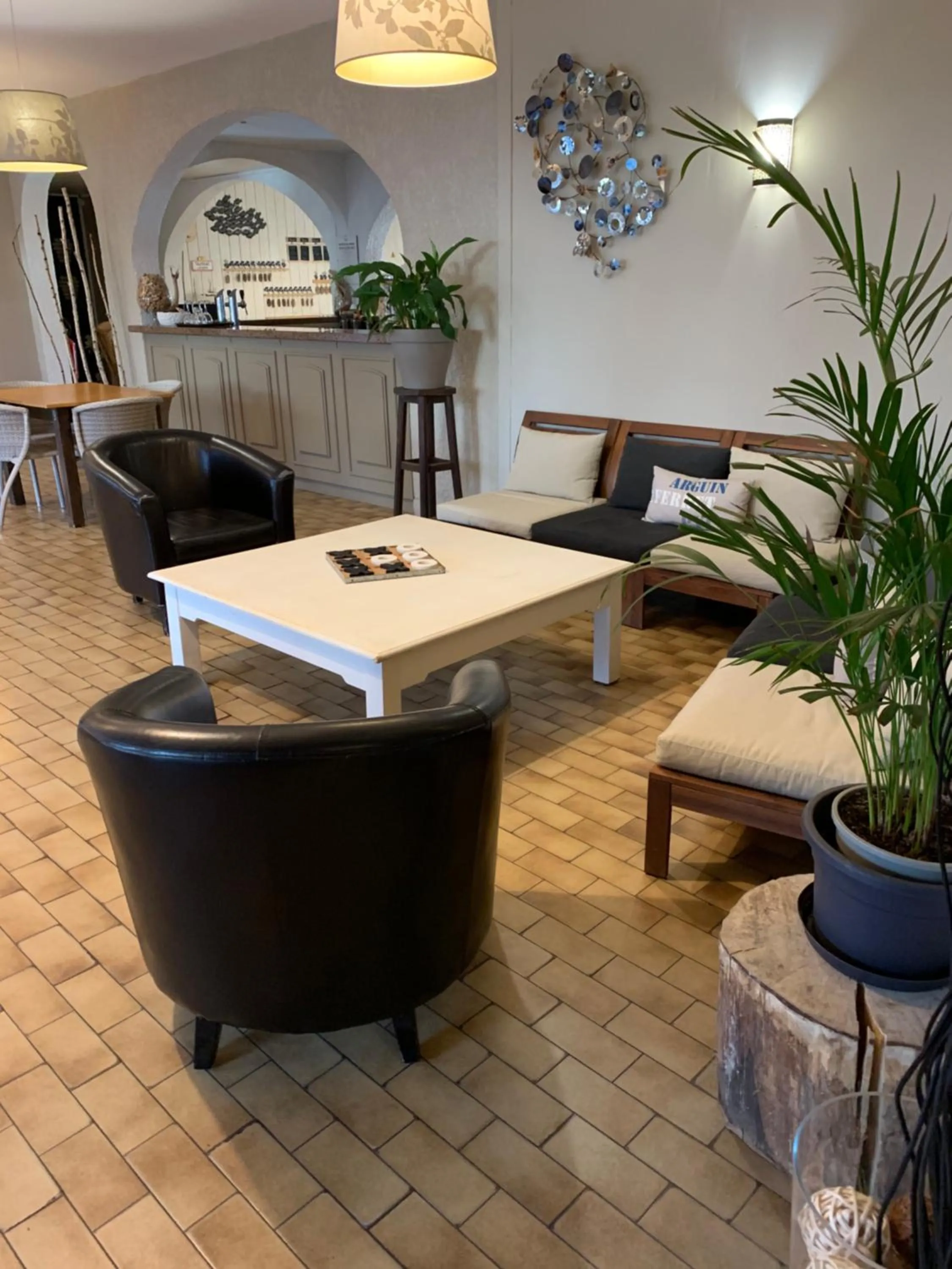 Living room in LOGIS HOTELS - Hôtel et Restaurant L'Océana