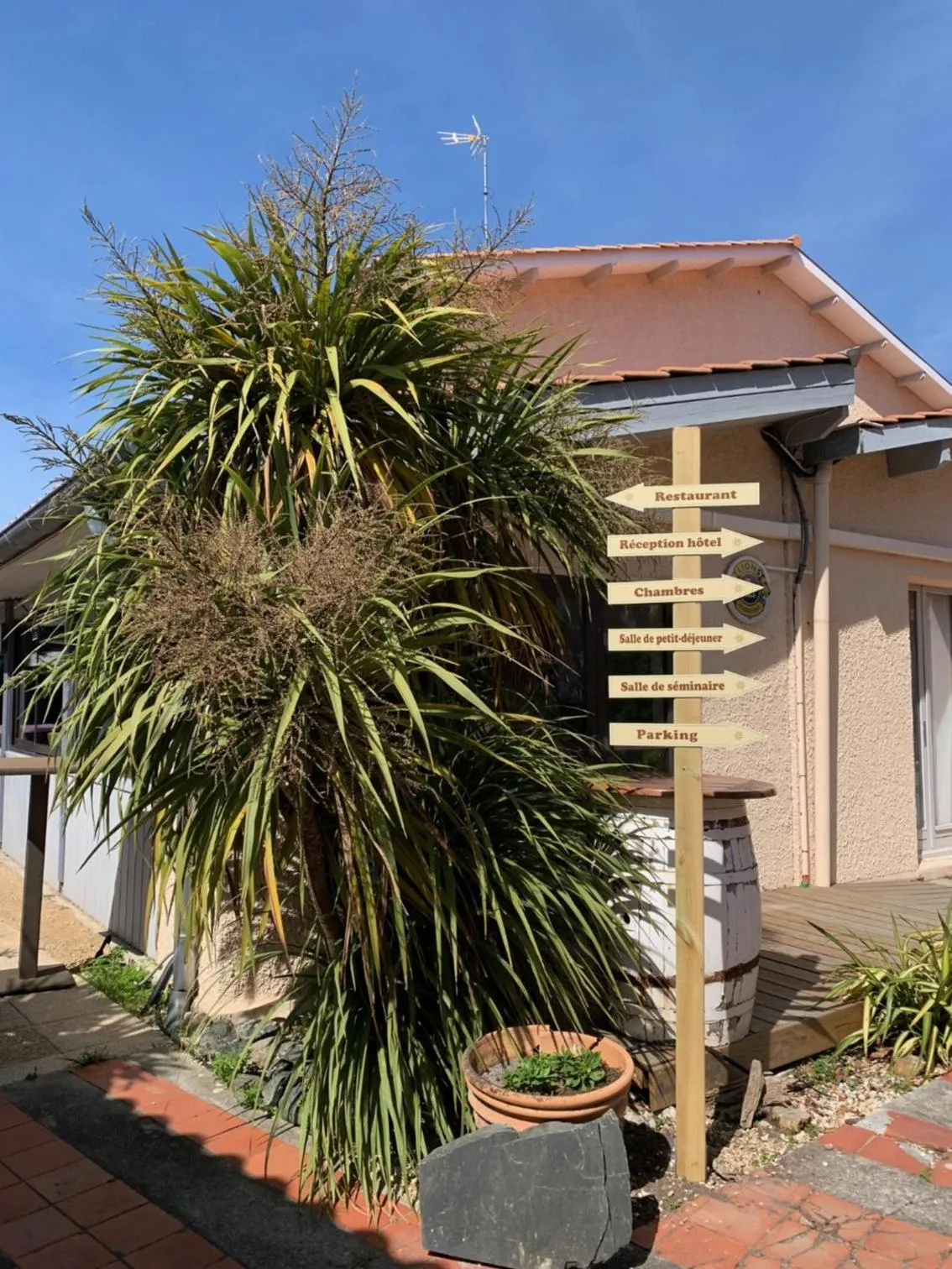 Garden in LOGIS HOTELS - Hôtel et Restaurant L'Océana