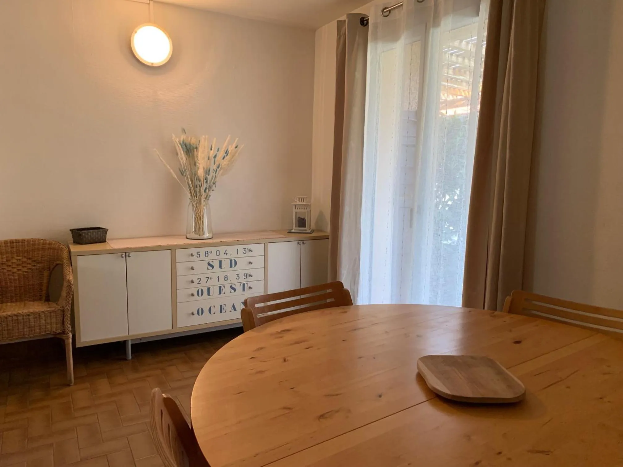Seating area in LOGIS HOTELS - Hôtel et Restaurant L'Océana