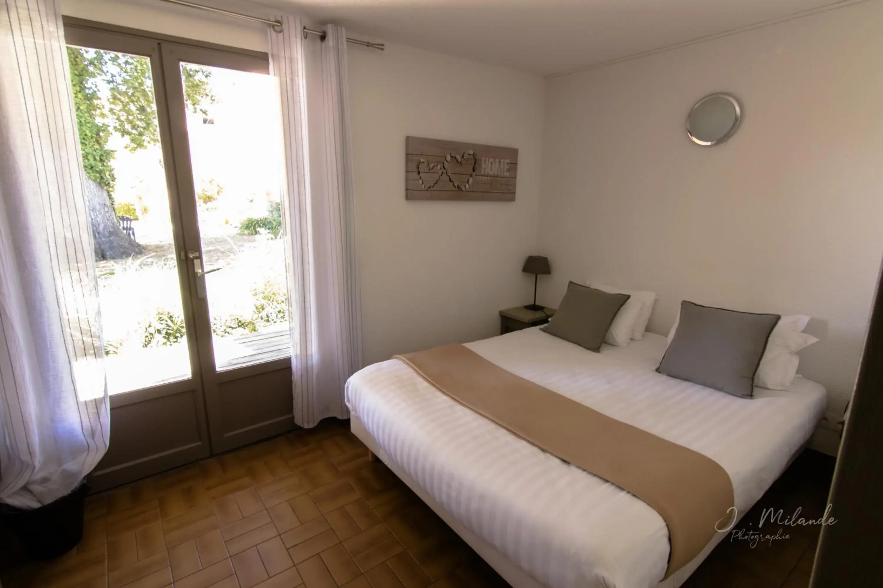 Bedroom, Bed in LOGIS HOTELS - Hôtel et Restaurant L'Océana Bedroom, Bed in LOGIS HOTELS - Hôtel et Restaurant L'Océana