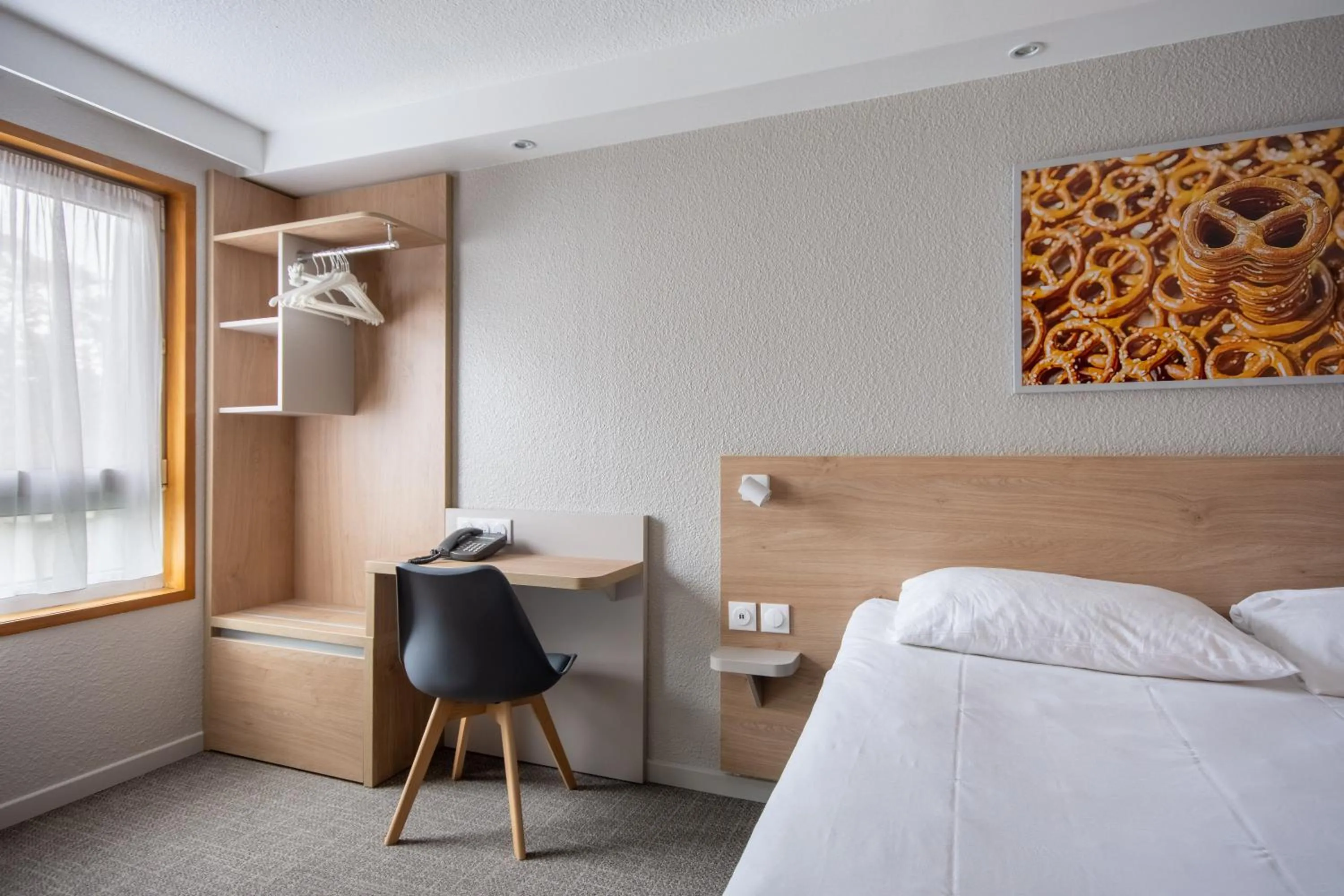 Property building, Bed in Brit Hotel Mulhouse Centre