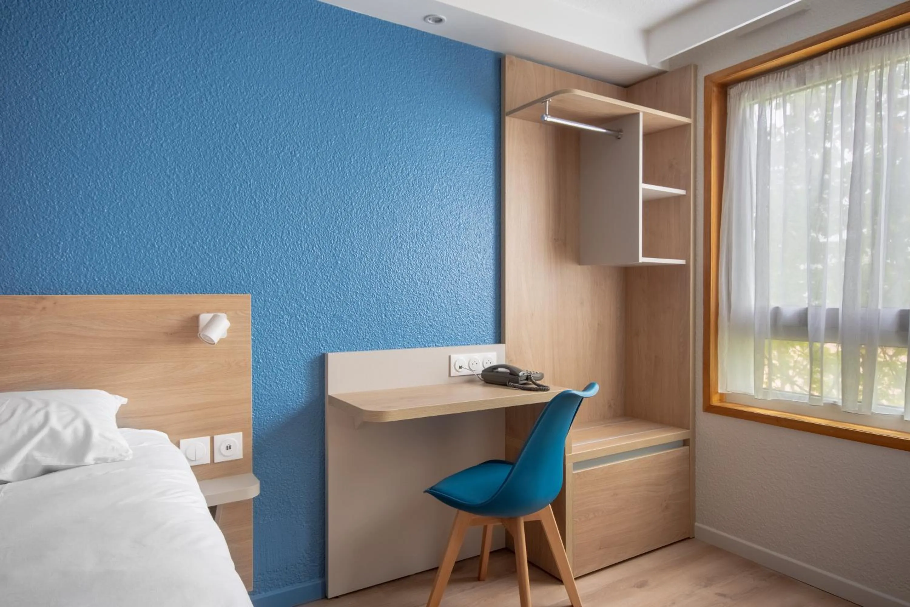 Property building, Bed in Brit Hotel Mulhouse Centre