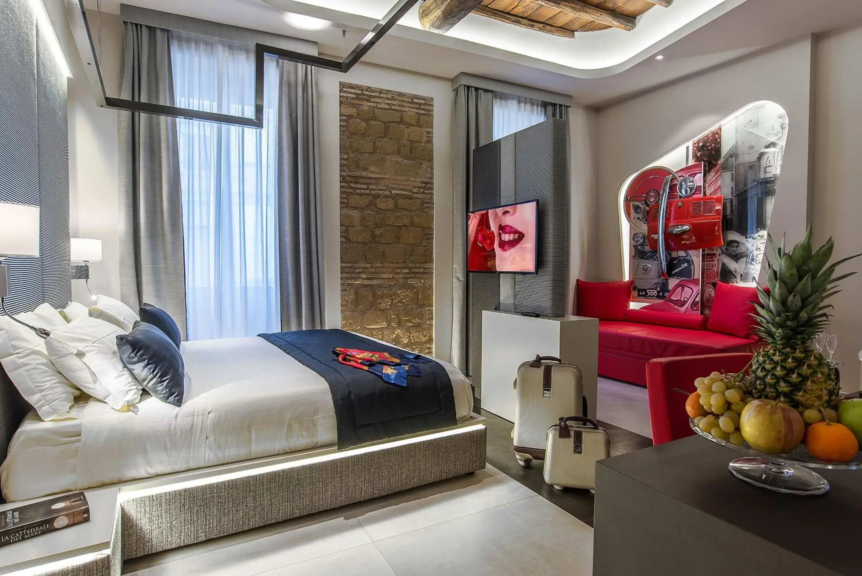 TV and multimedia, Bed in Via Veneto Prestige Rooms TV and multimedia, Bed in Via Veneto Prestige Rooms