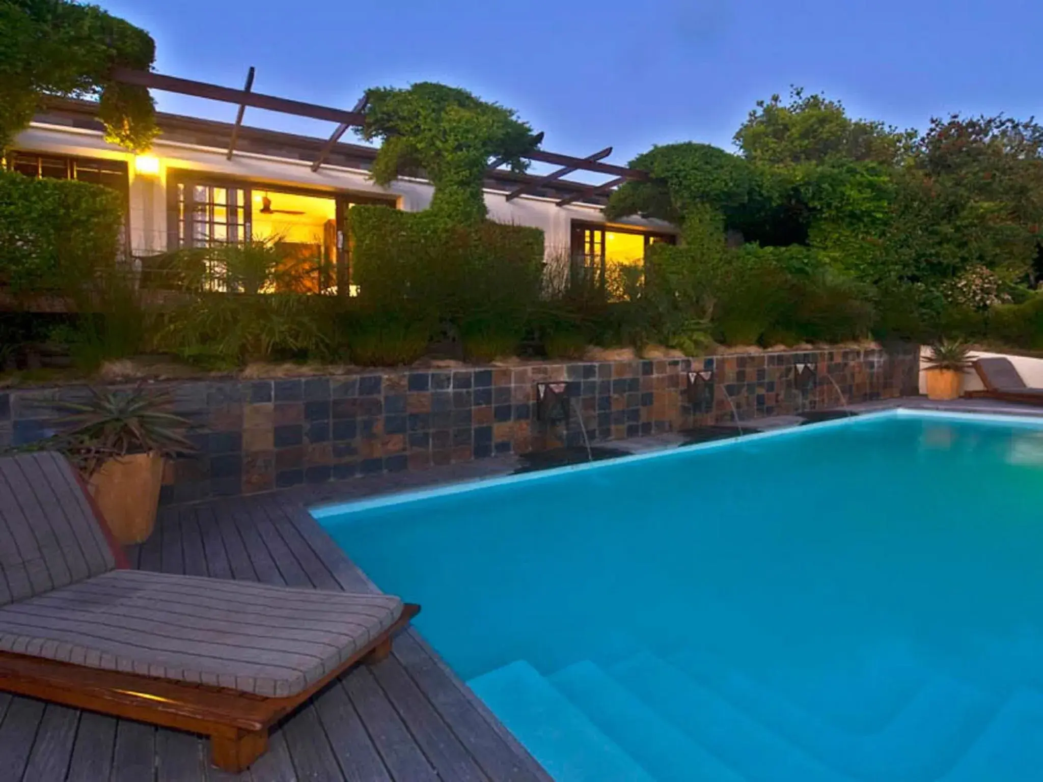 Facade/entrance in Kanonkop House Facade/entrance in Kanonkop House