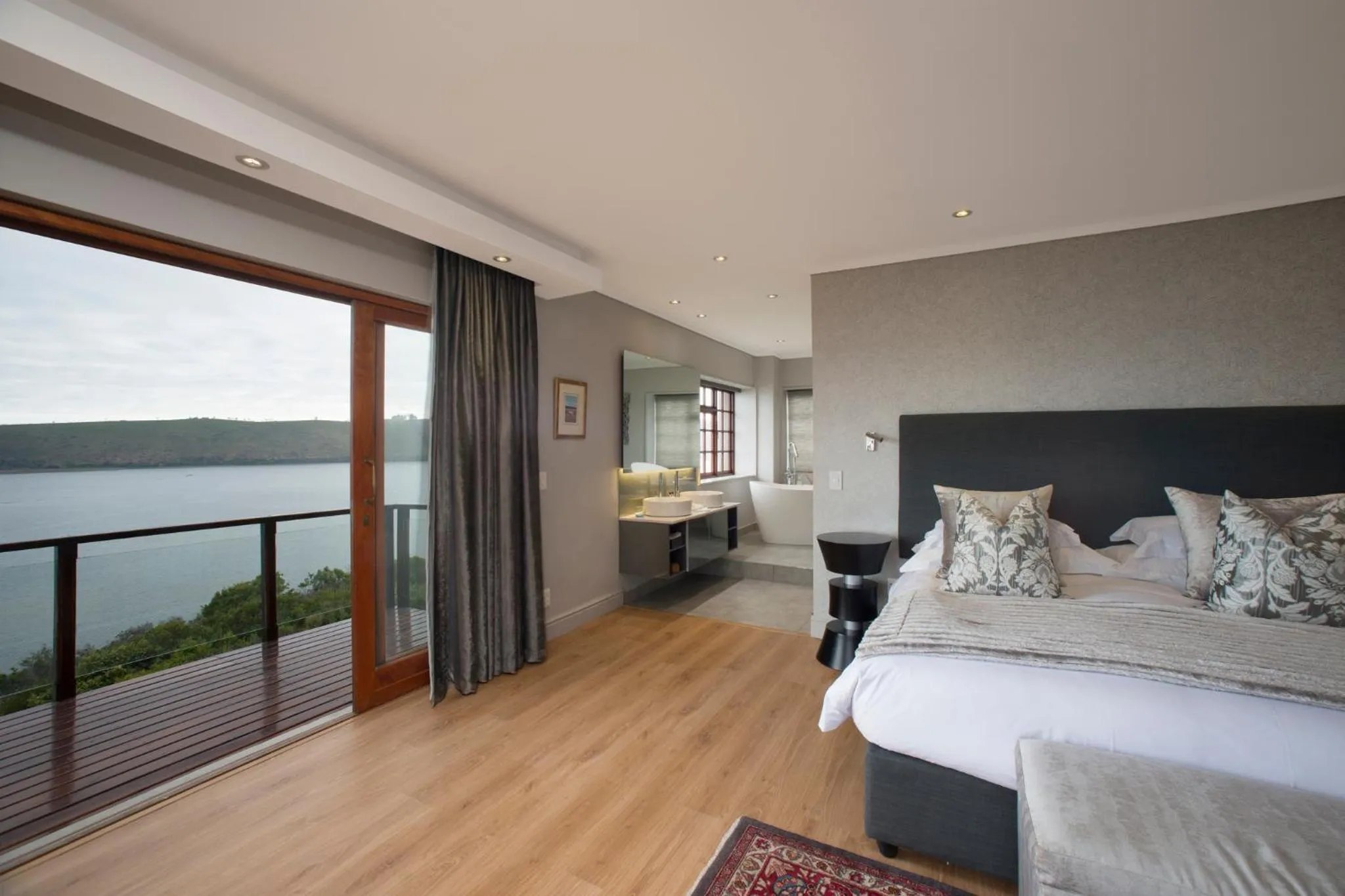 Natural landscape, Bed in Kanonkop House