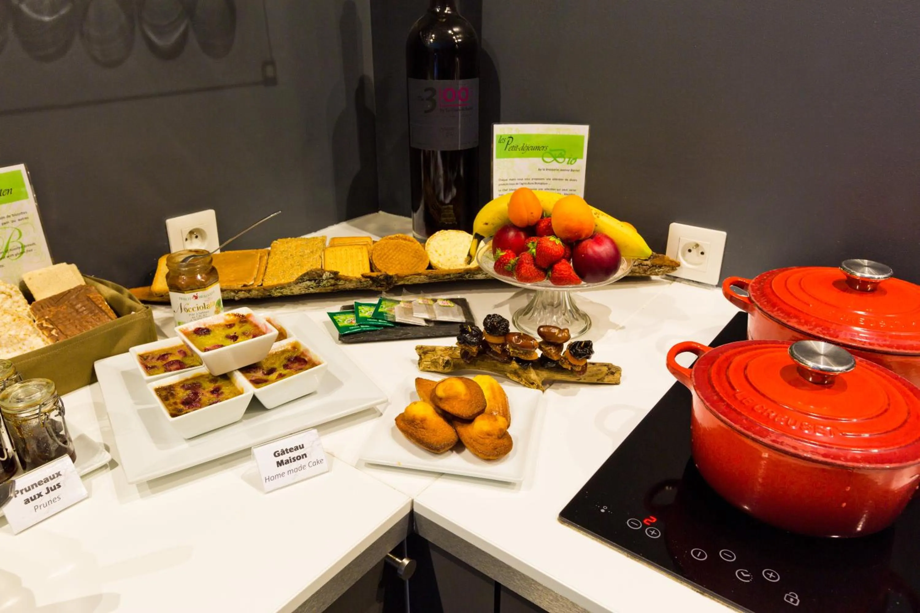 Buffet breakfast in La Croix de Savoie & Spa