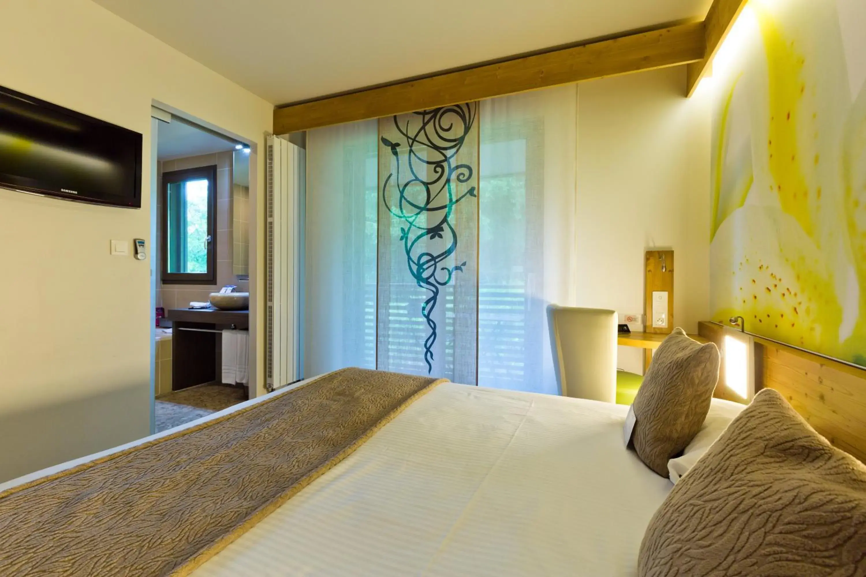 Bedroom, Bed in La Croix de Savoie & Spa Bedroom, Bed in La Croix de Savoie & Spa