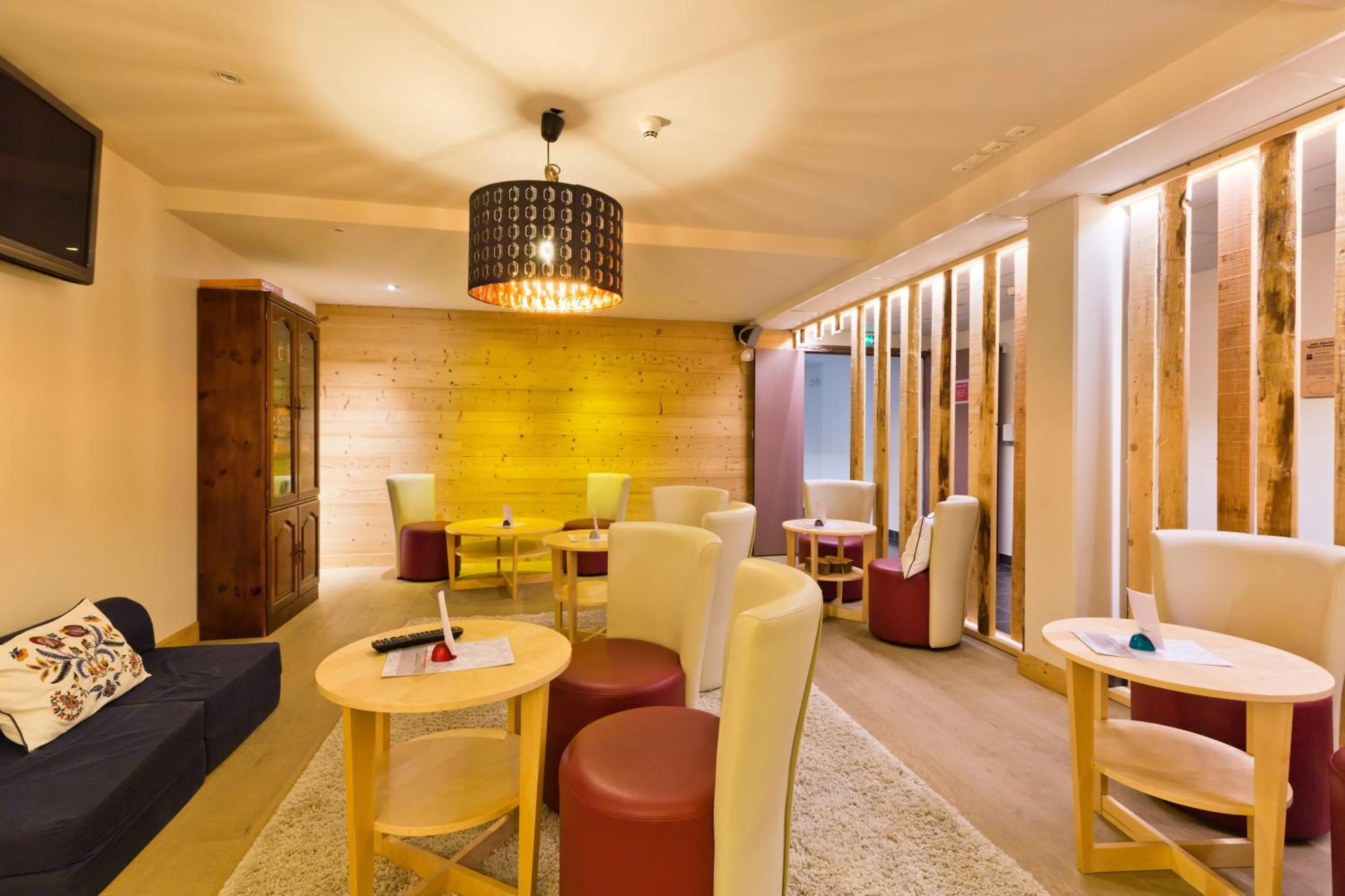 Lounge or bar in La Croix de Savoie & Spa