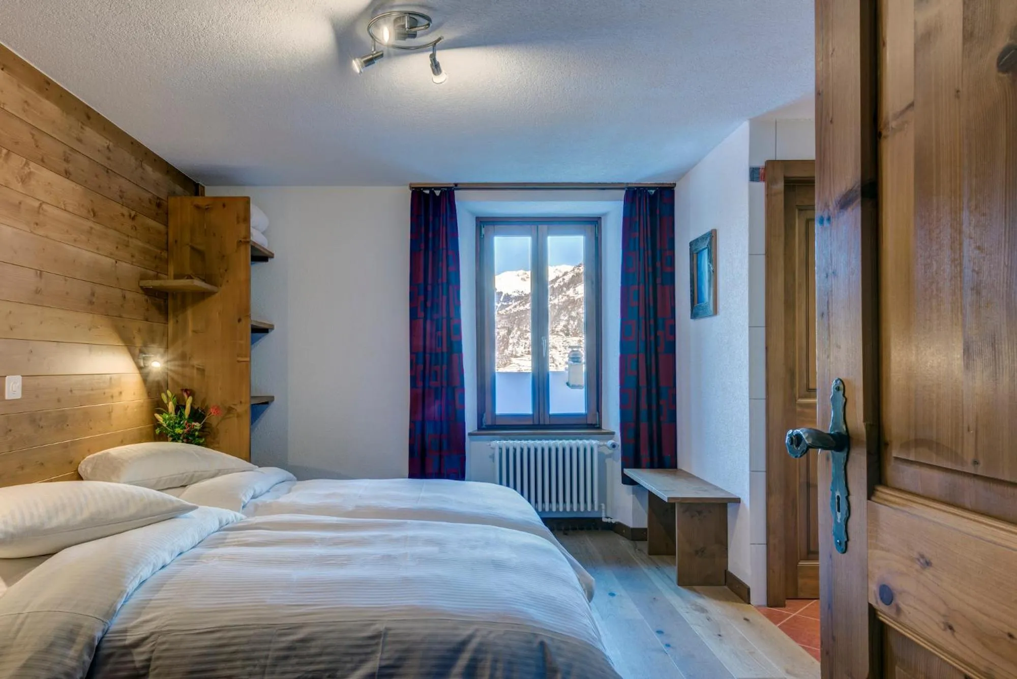 Bed in La Vallée Hôtel &Spa