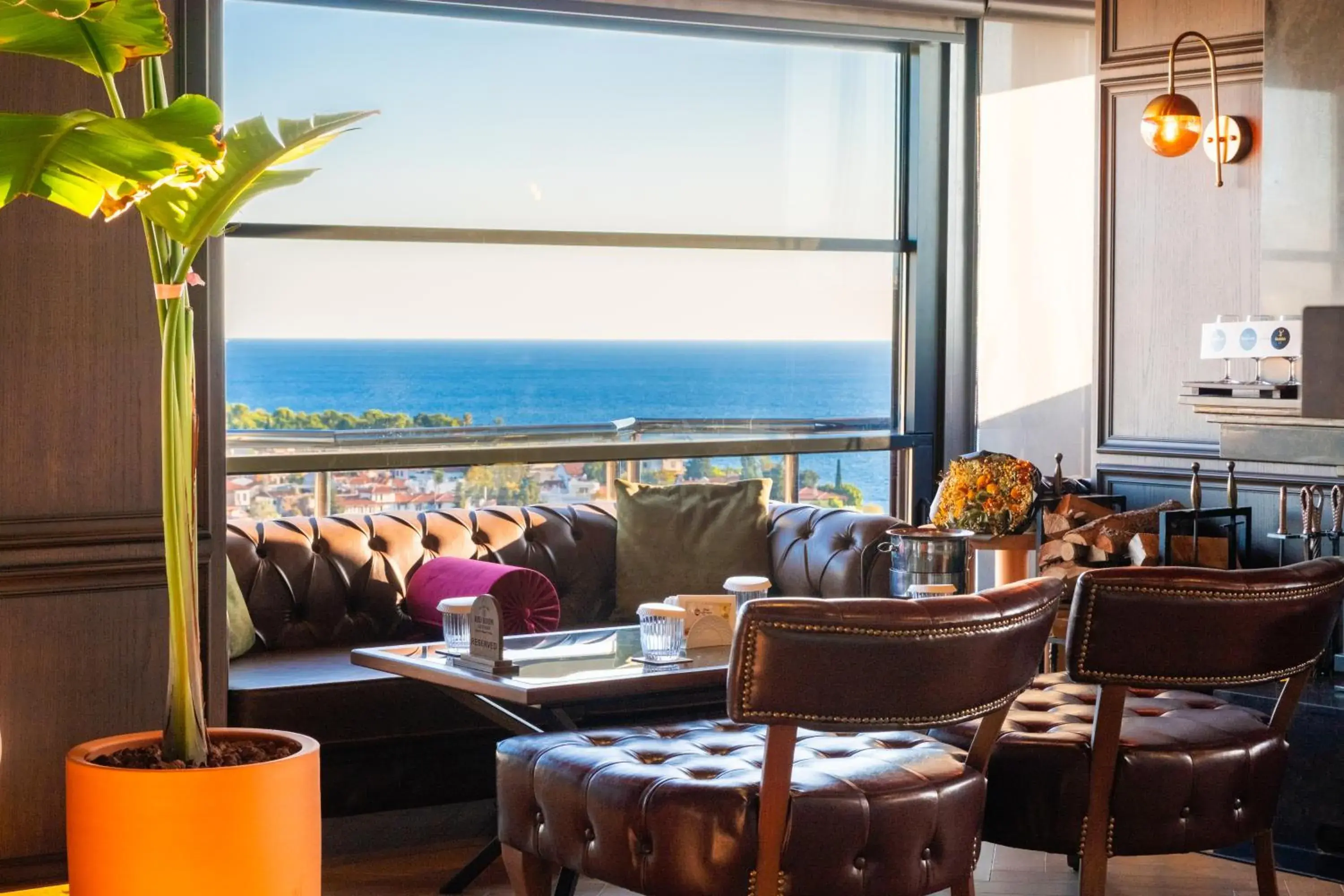 Lounge or bar in Best Western Plus Khan Hotel Lounge or bar in Best Western Plus Khan Hotel