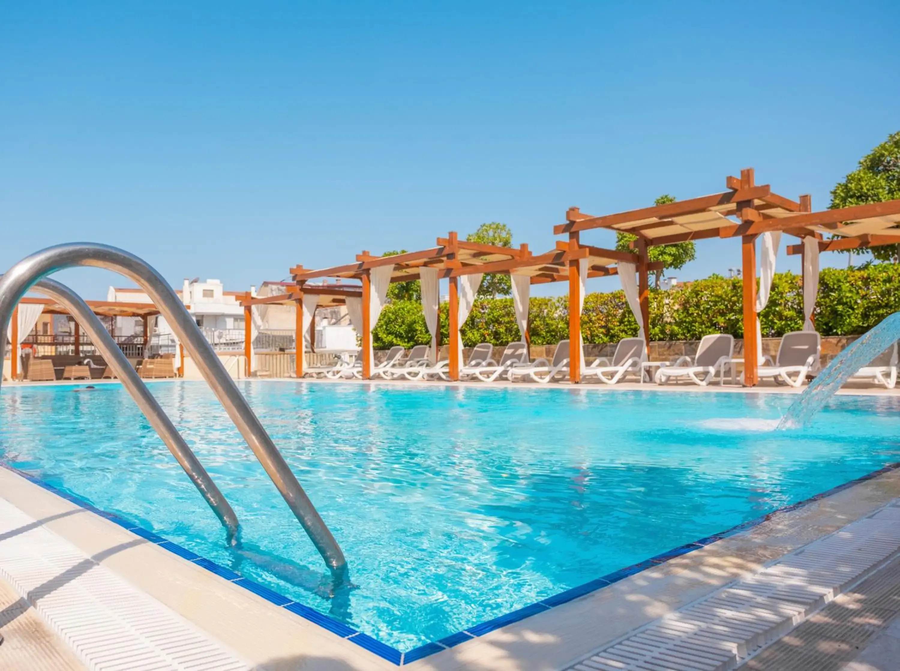 Swimming pool in Best Western Plus Khan Hotel Swimming pool in Best Western Plus Khan Hotel