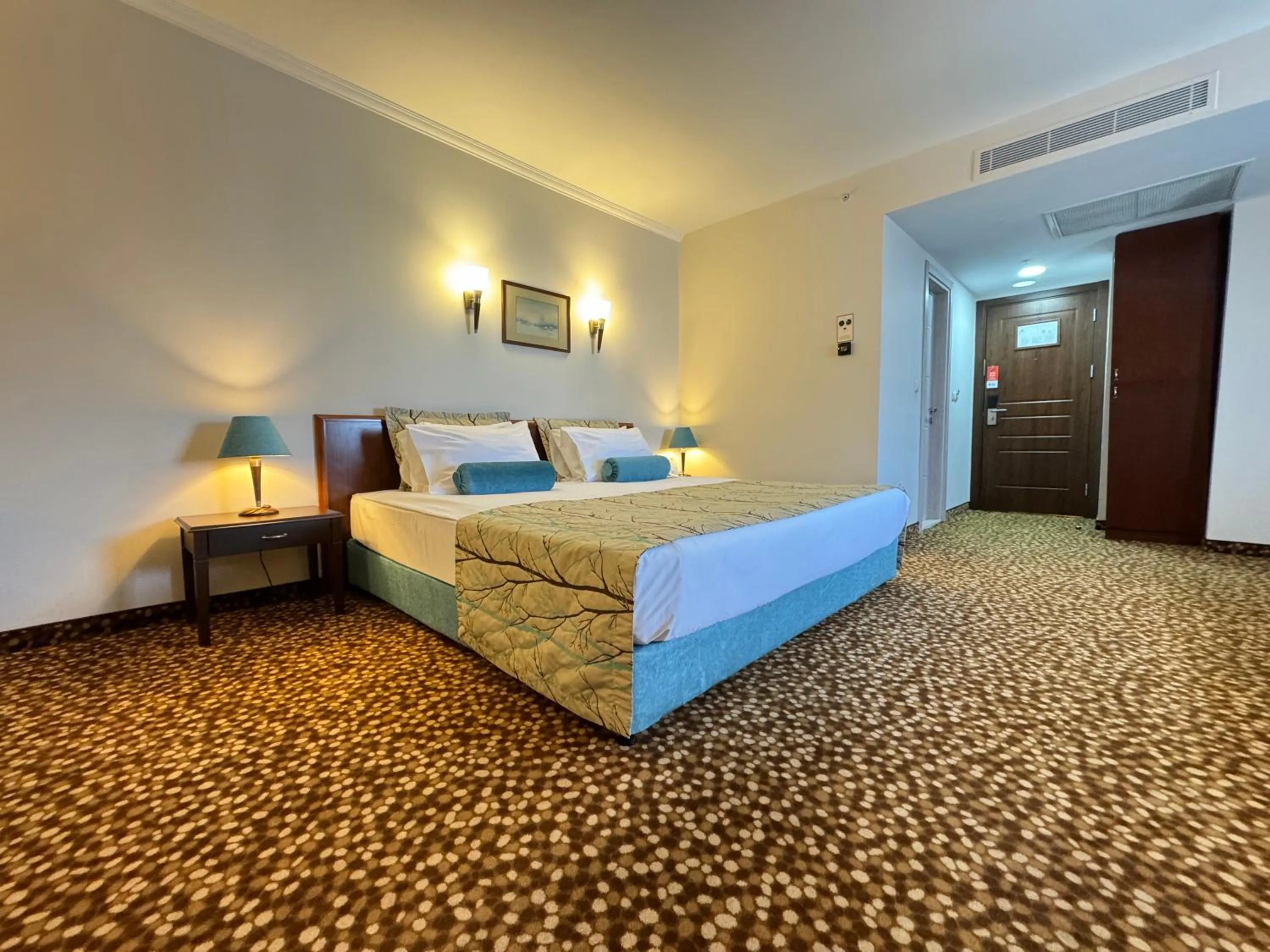 Bed in Best Western Plus Khan Hotel