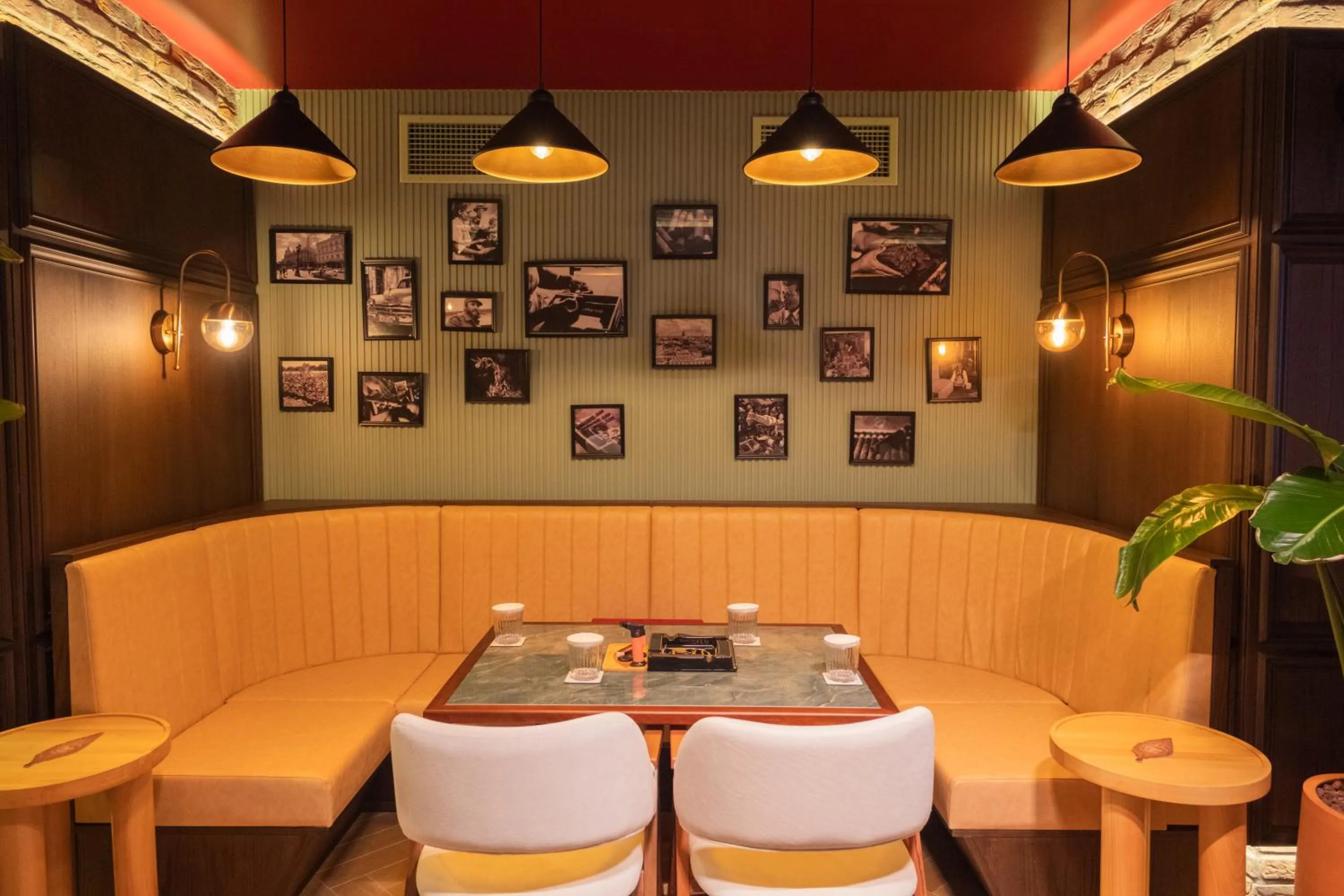 Lounge or bar in Best Western Plus Khan Hotel