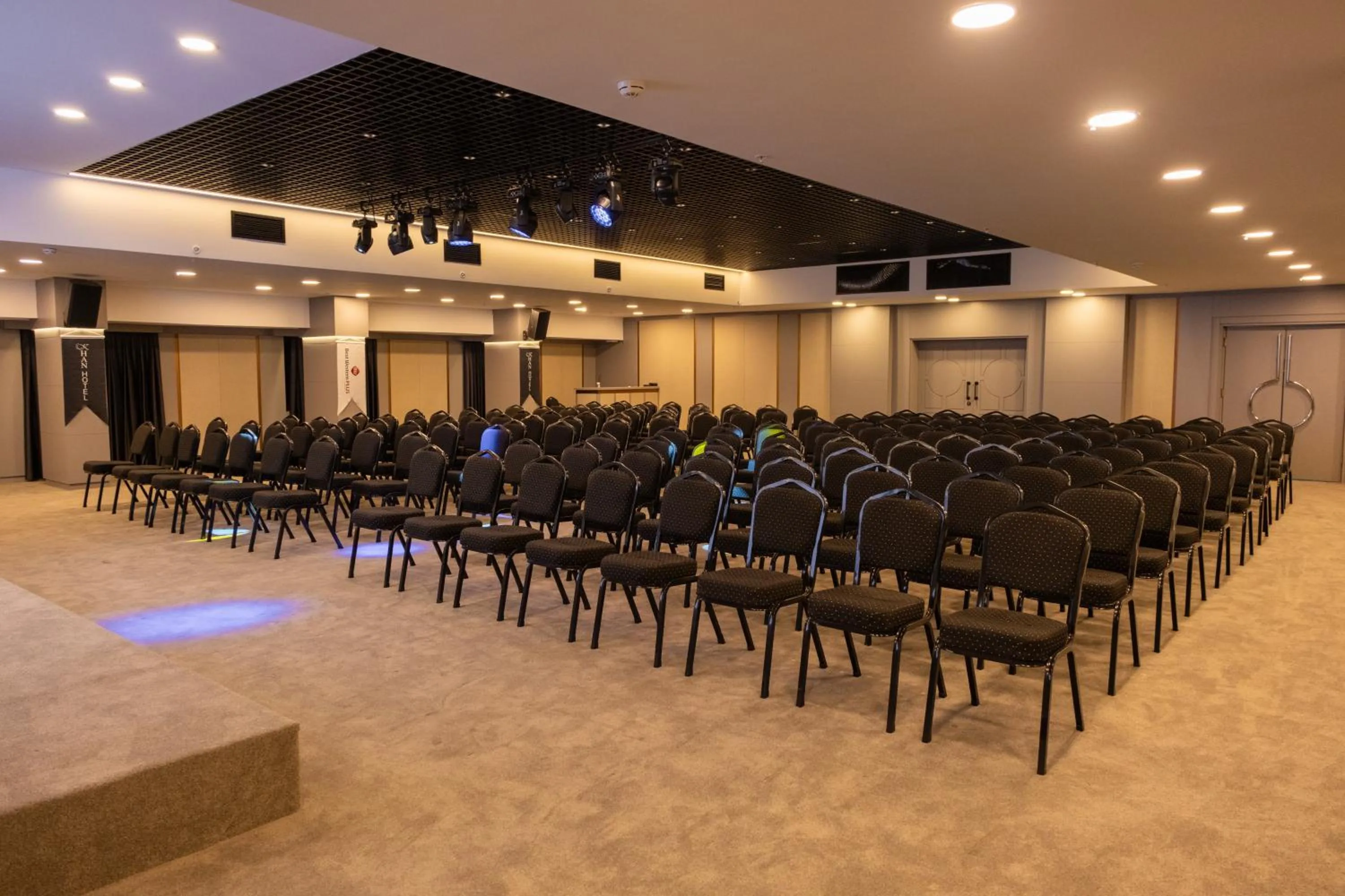 Meeting/conference room in Best Western Plus Khan Hotel