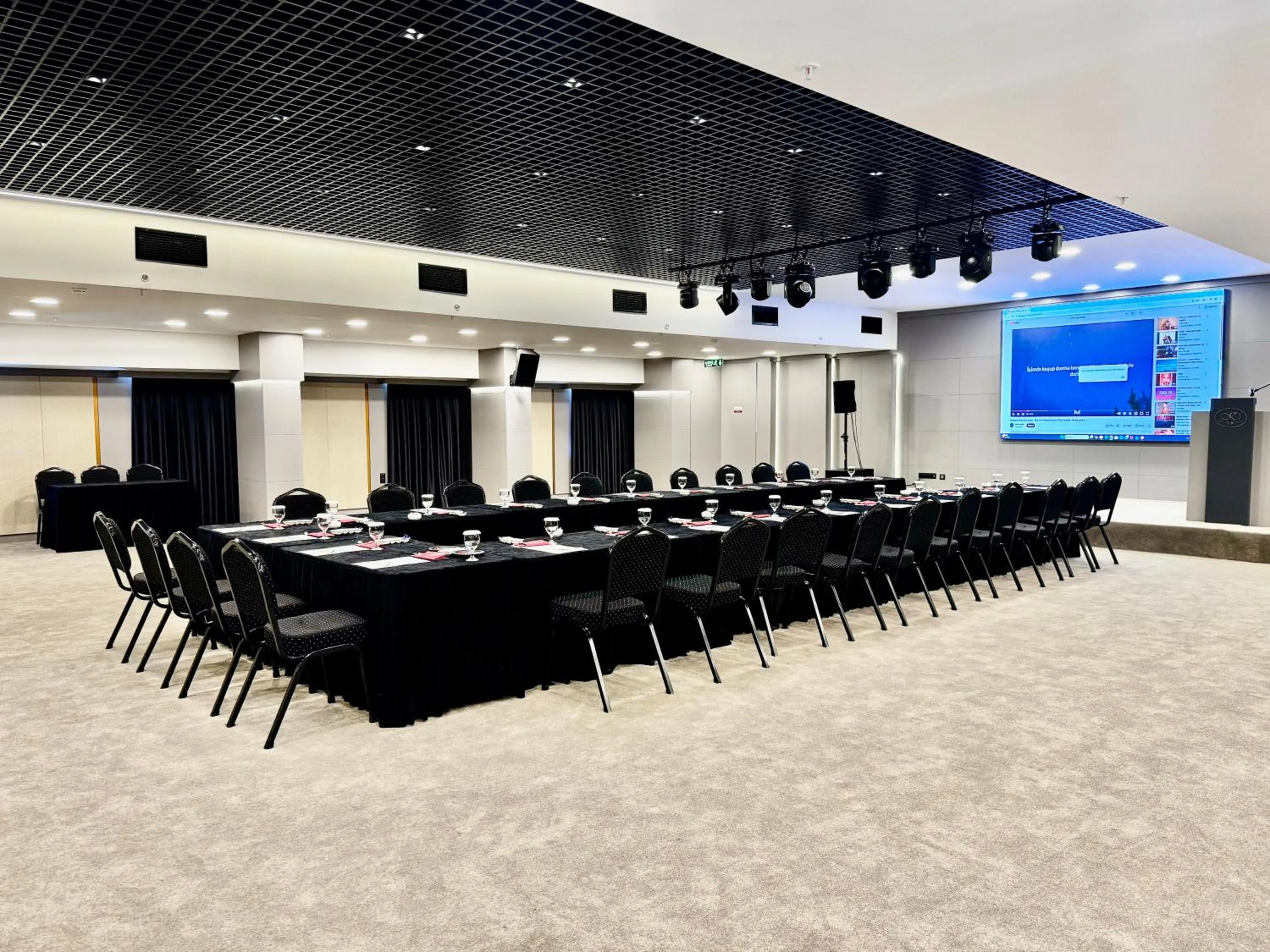 Meeting/conference room in Best Western Plus Khan Hotel
