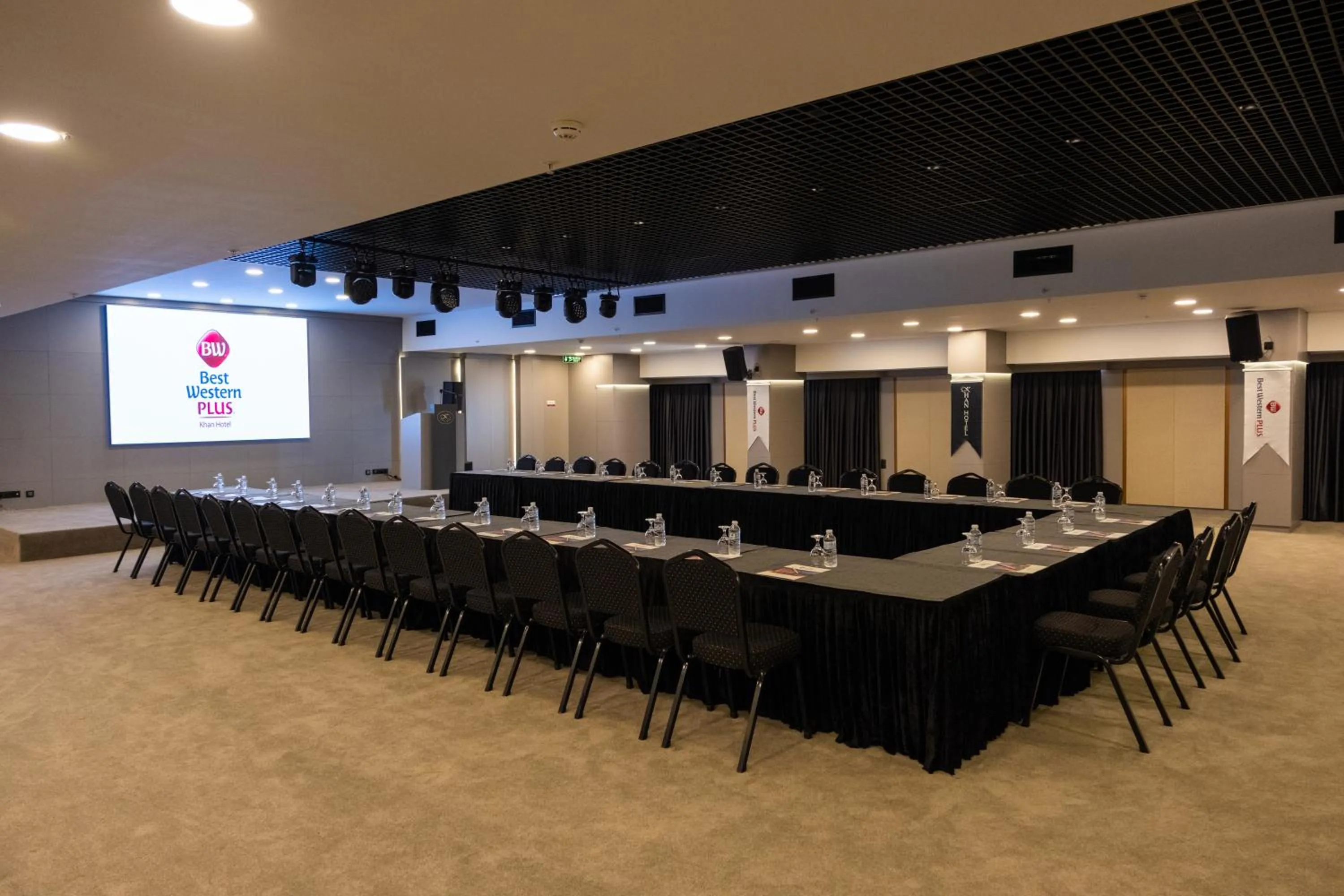 Meeting/conference room in Best Western Plus Khan Hotel