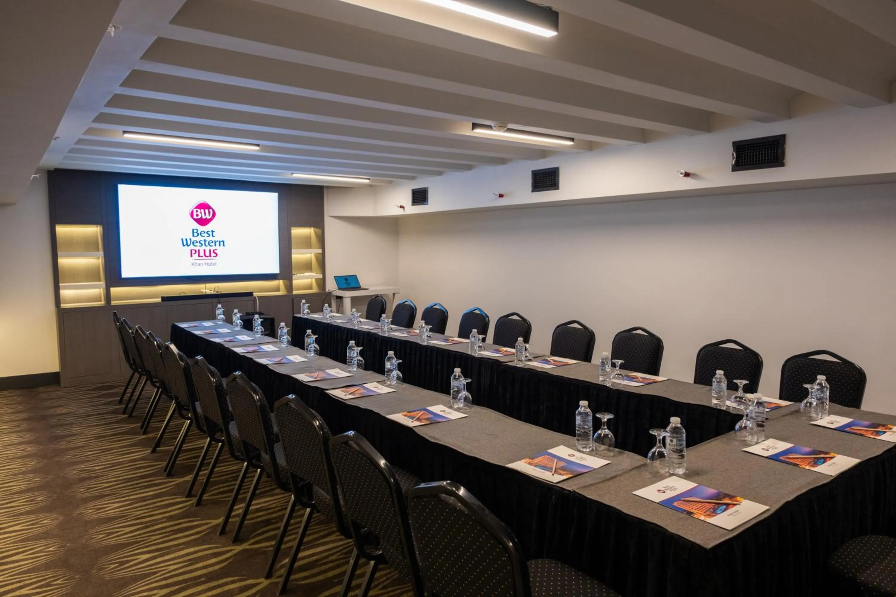 Meeting/conference room in Best Western Plus Khan Hotel