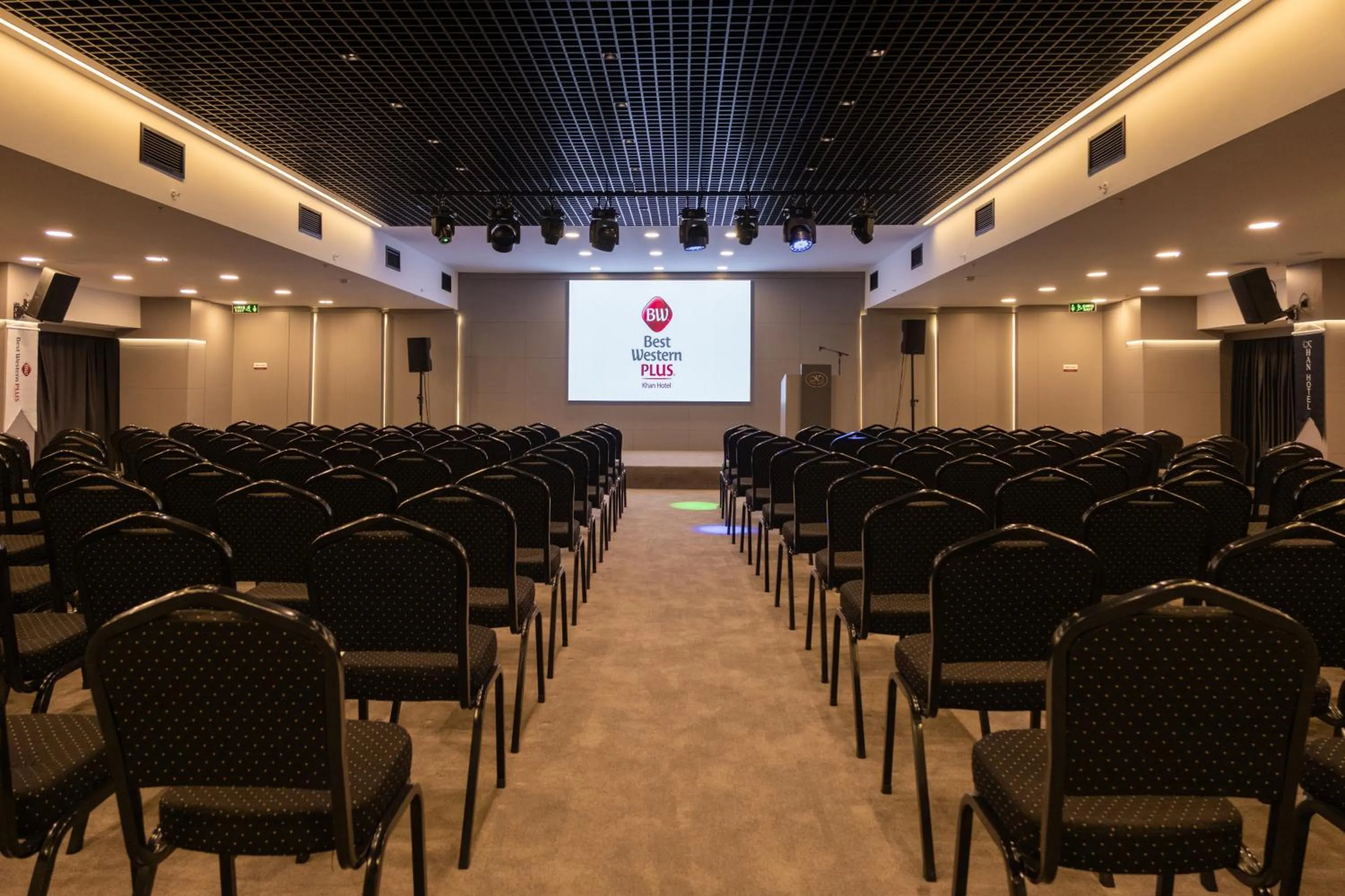 Meeting/conference room in Best Western Plus Khan Hotel