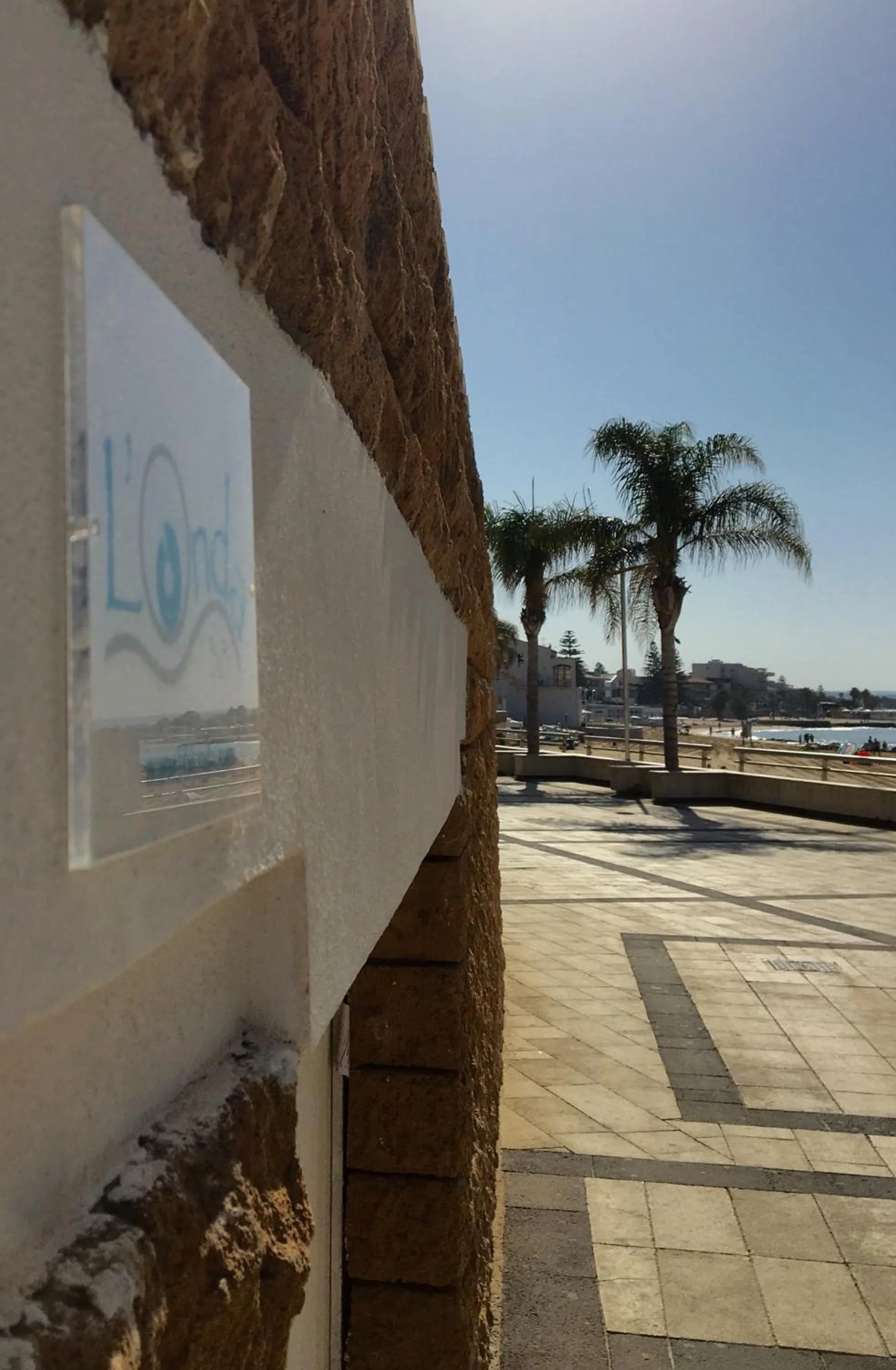 Property logo or sign in L'Onda