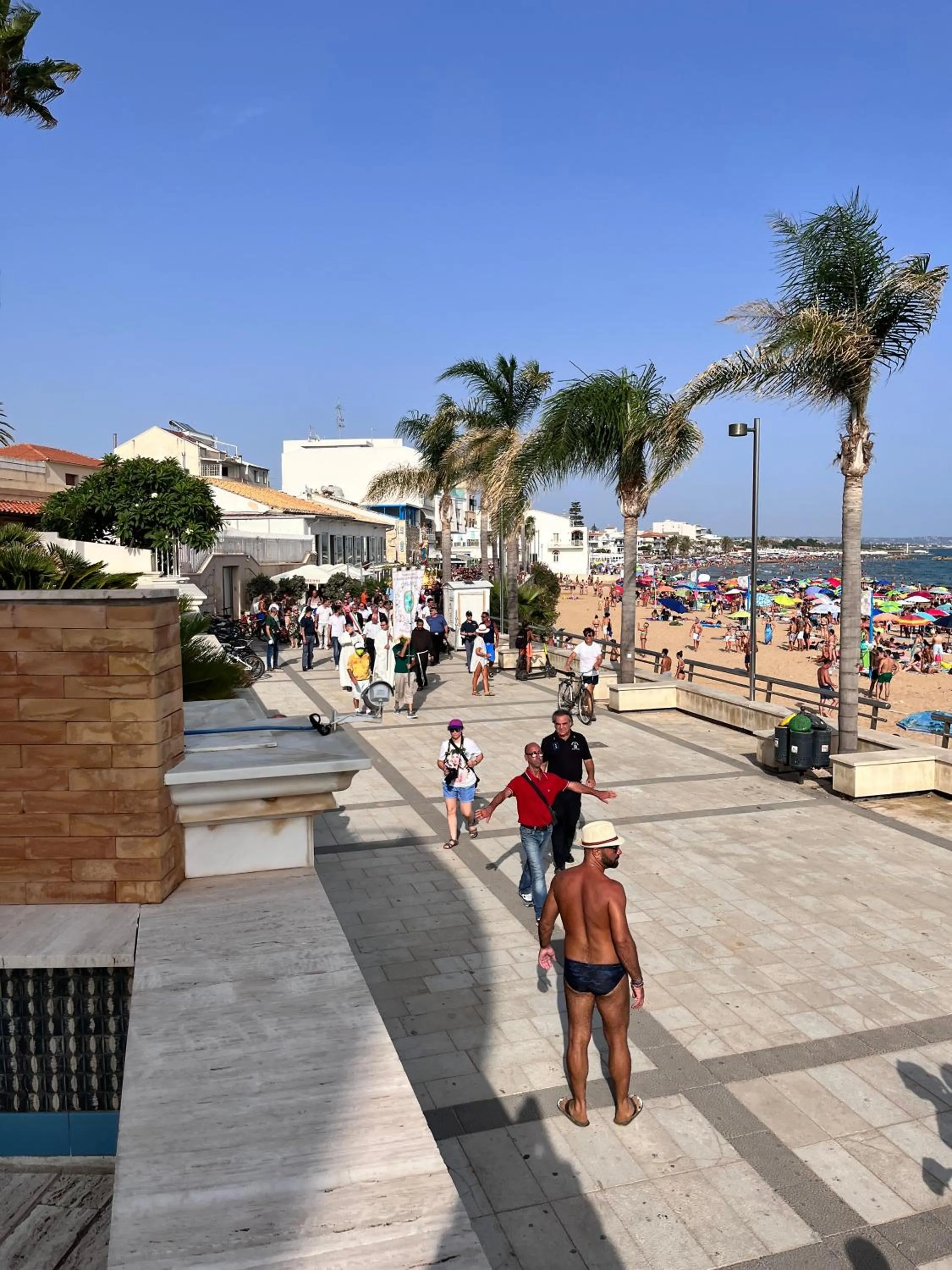 Quiet street view in L'Onda