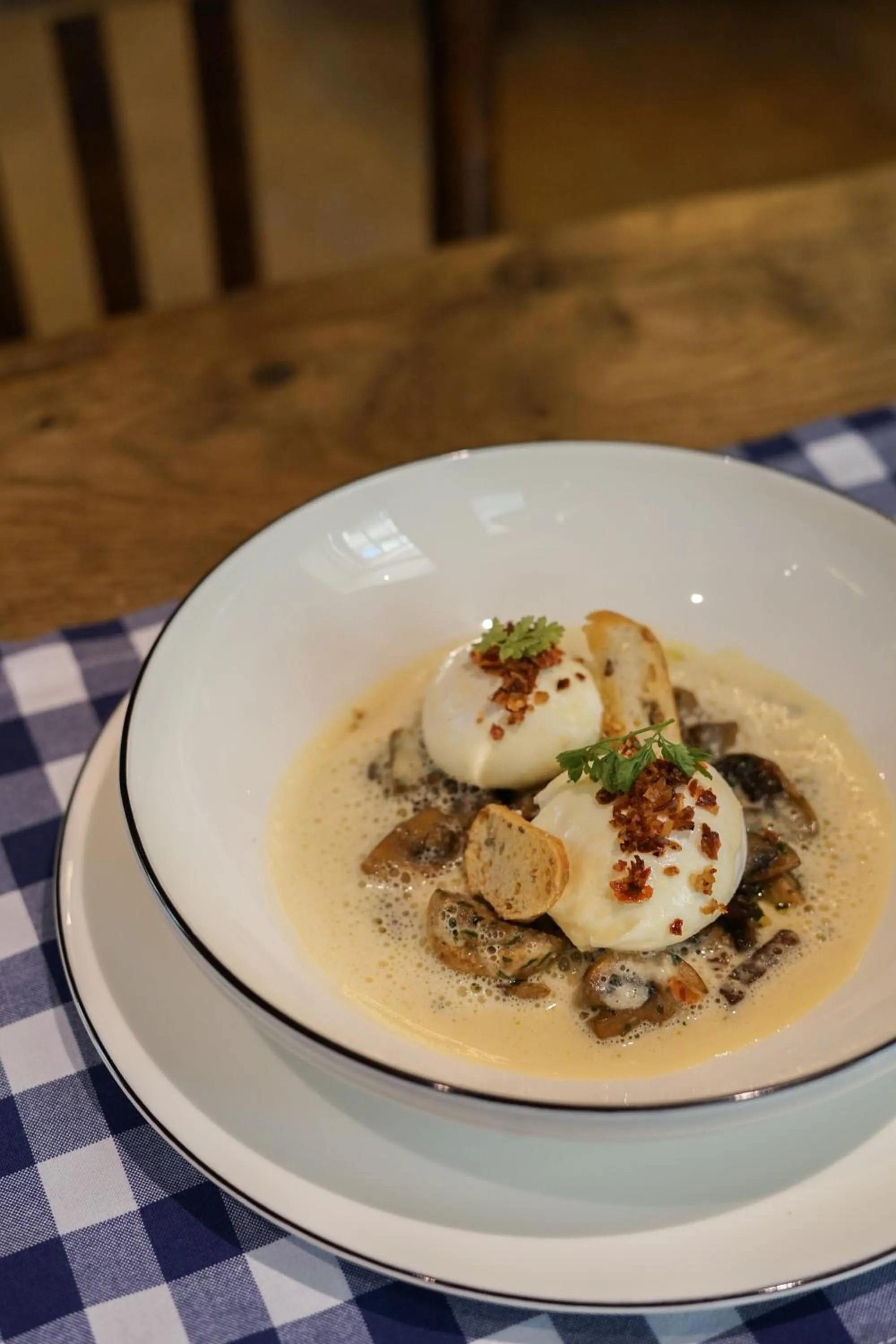 Restaurant/places to eat in Hostellerie De Levernois