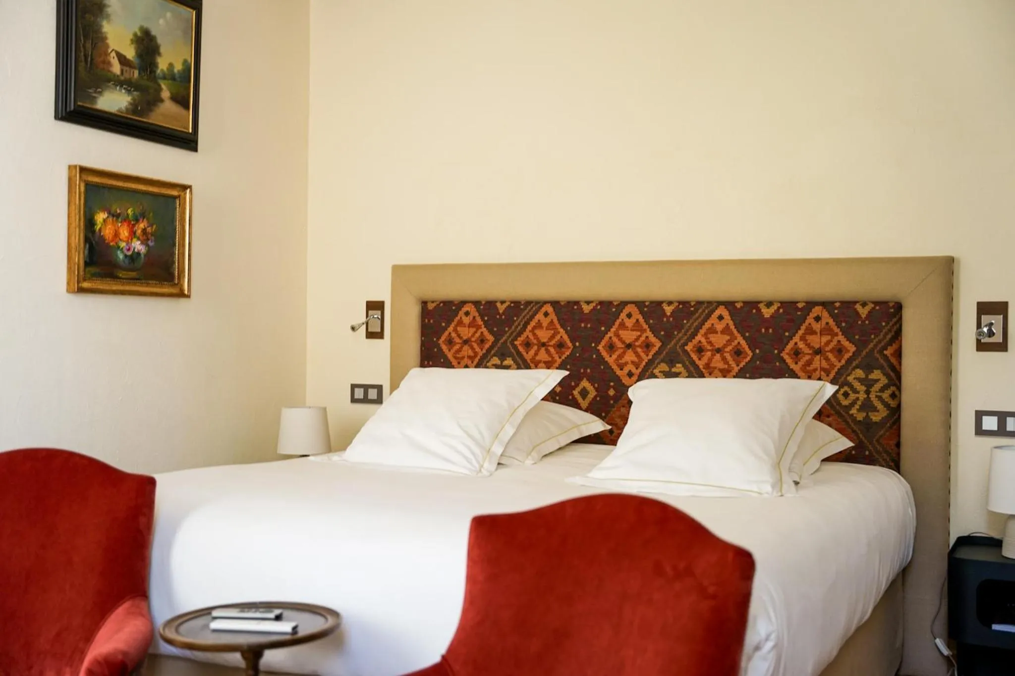 Bedroom, Bed in Hostellerie De Levernois