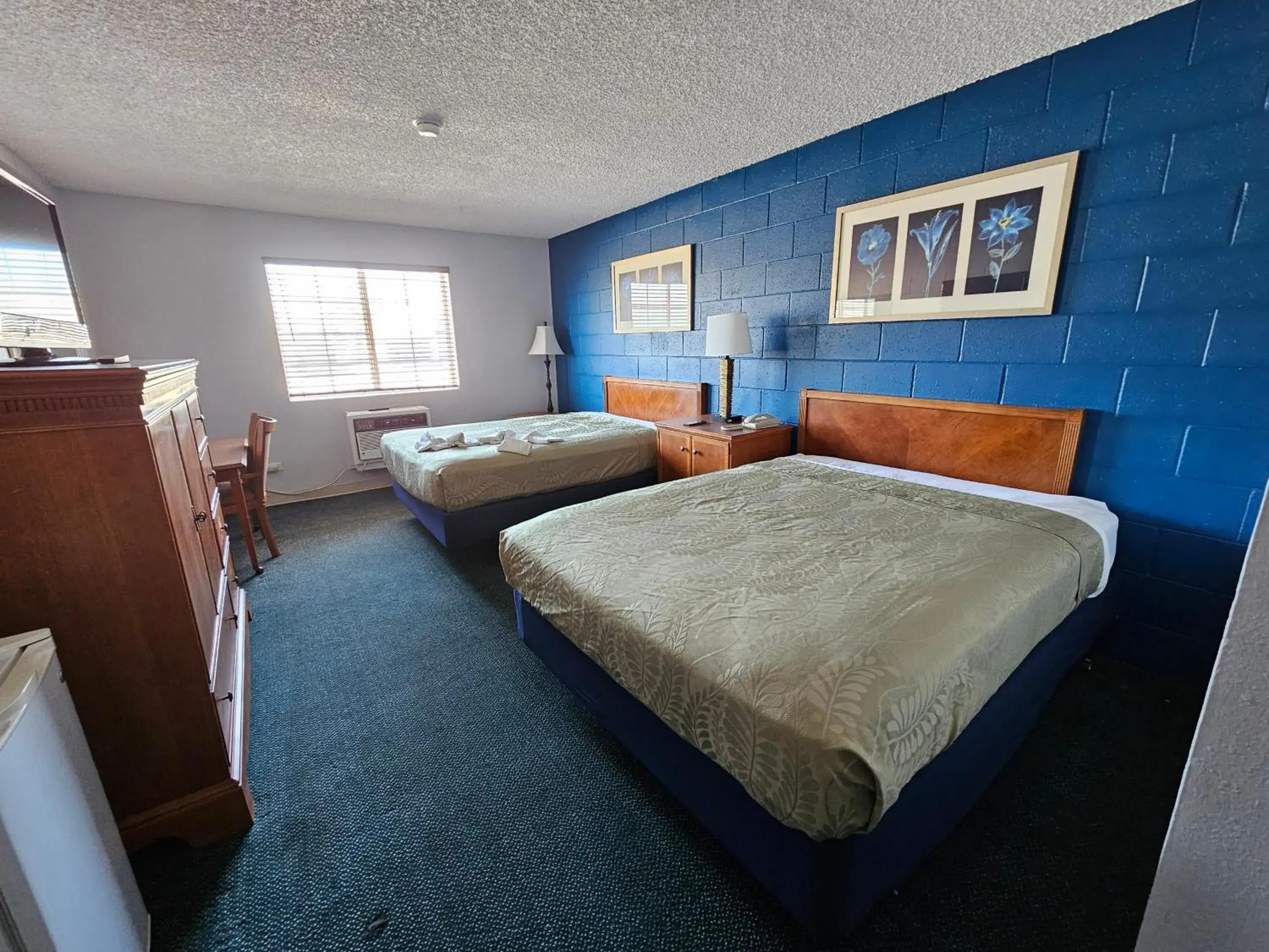 Non-Smoking Double Queen Room in 1st Choice Inn of Rawlins Non-Smoking Double Queen Room in 1st Choice Inn of Rawlins