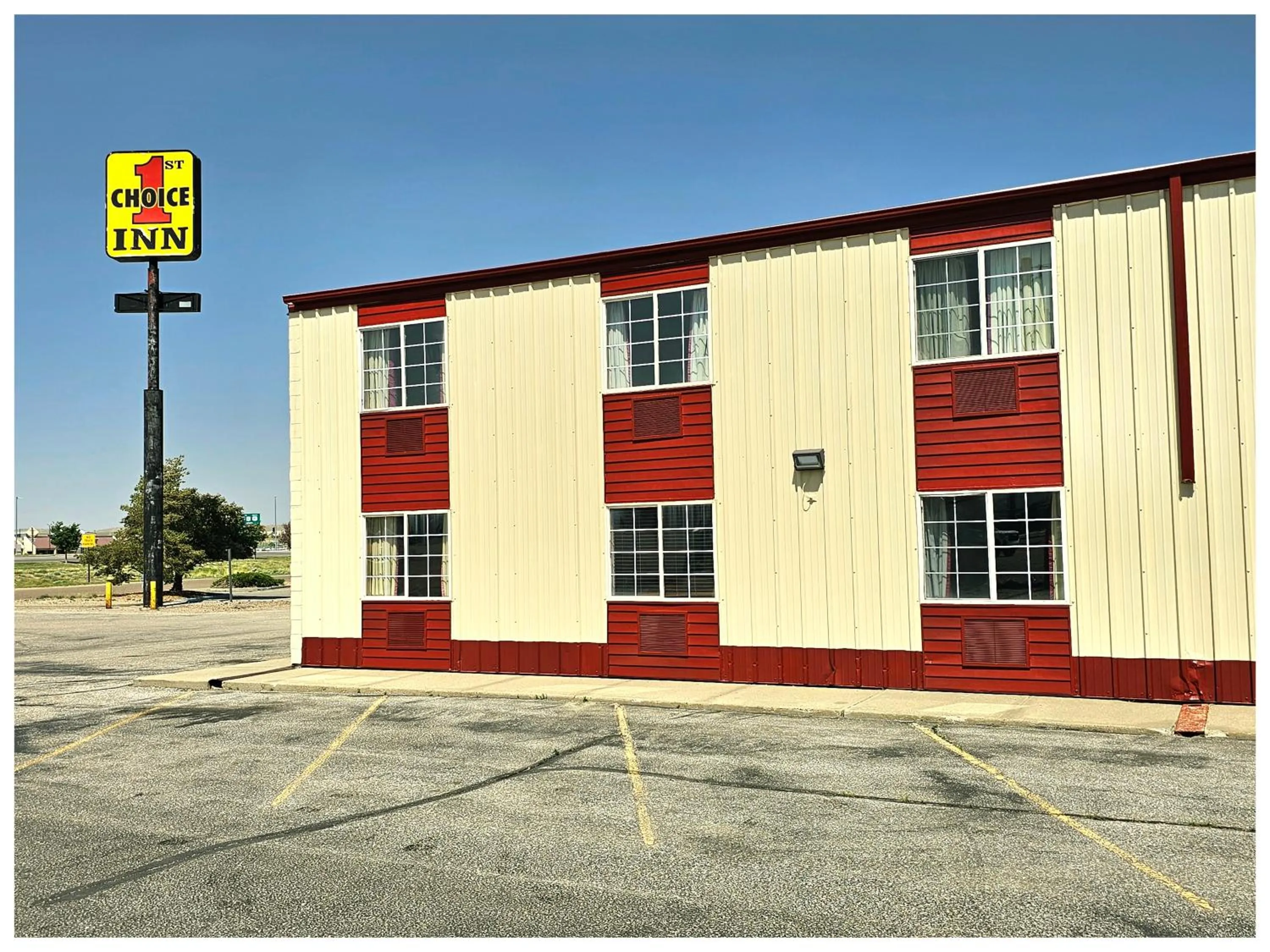 Property building in 1st Choice Inn of Rawlins