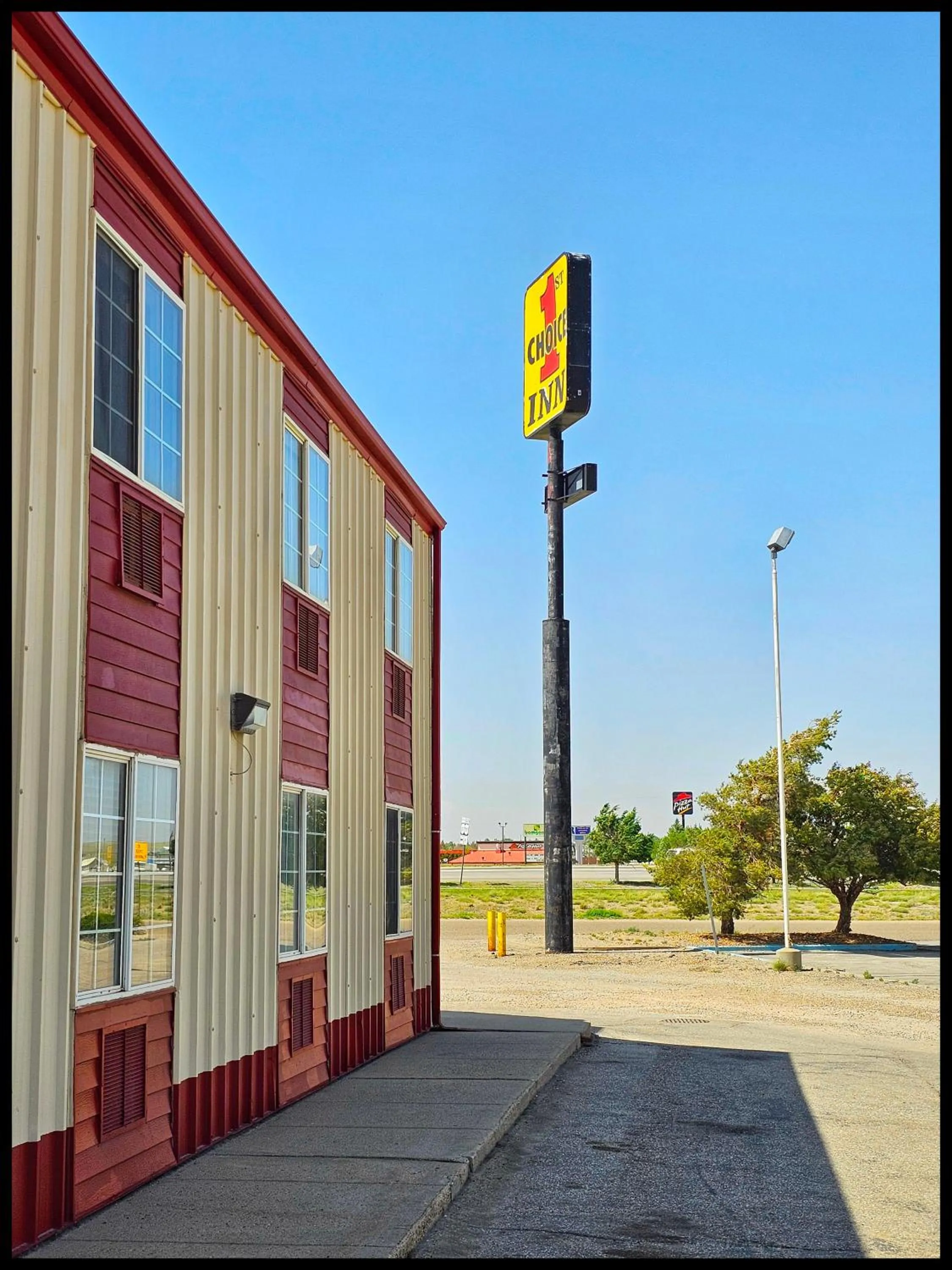 Property building in 1st Choice Inn of Rawlins