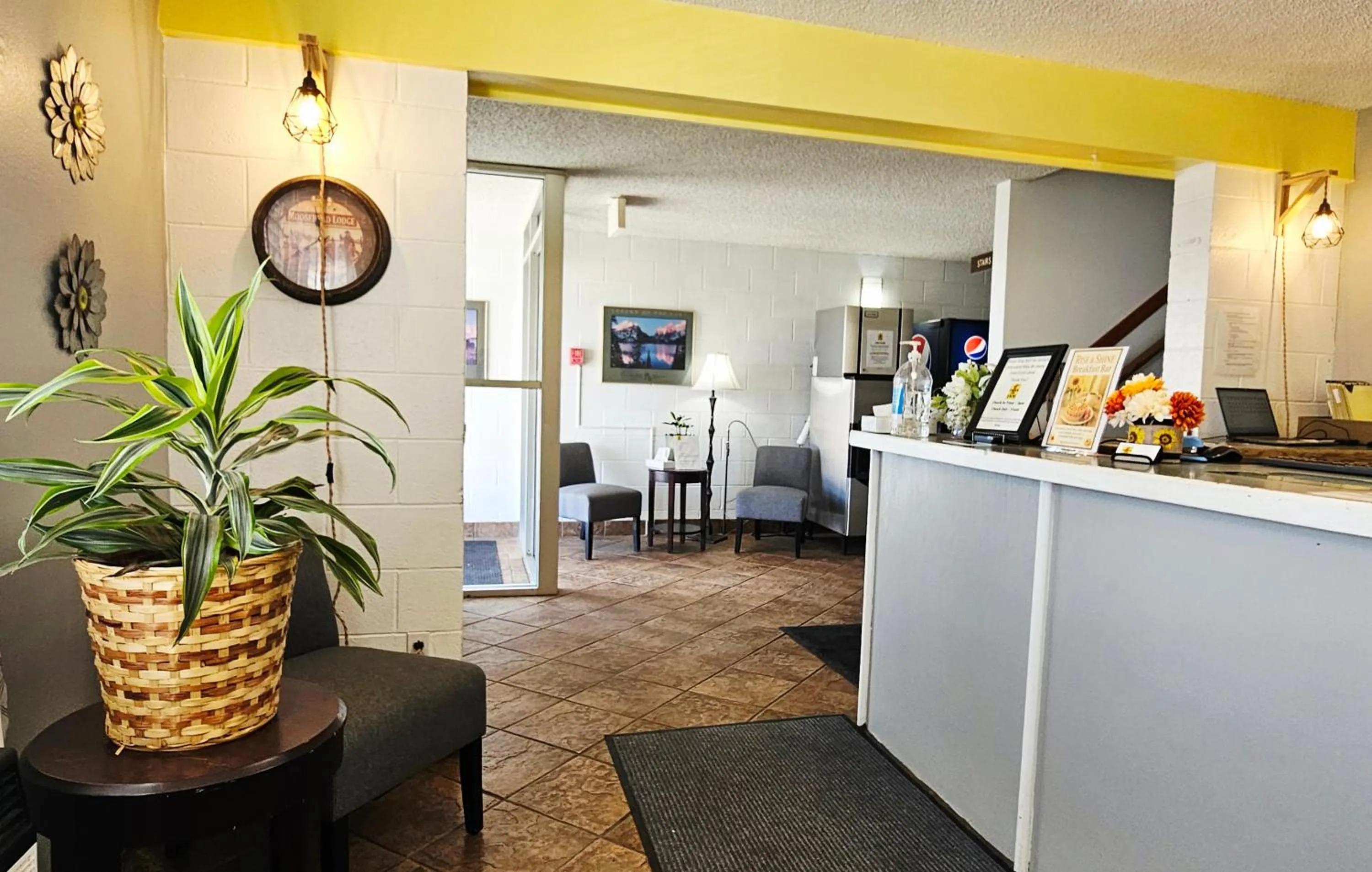 Lobby or reception in 1st Choice Inn of Rawlins