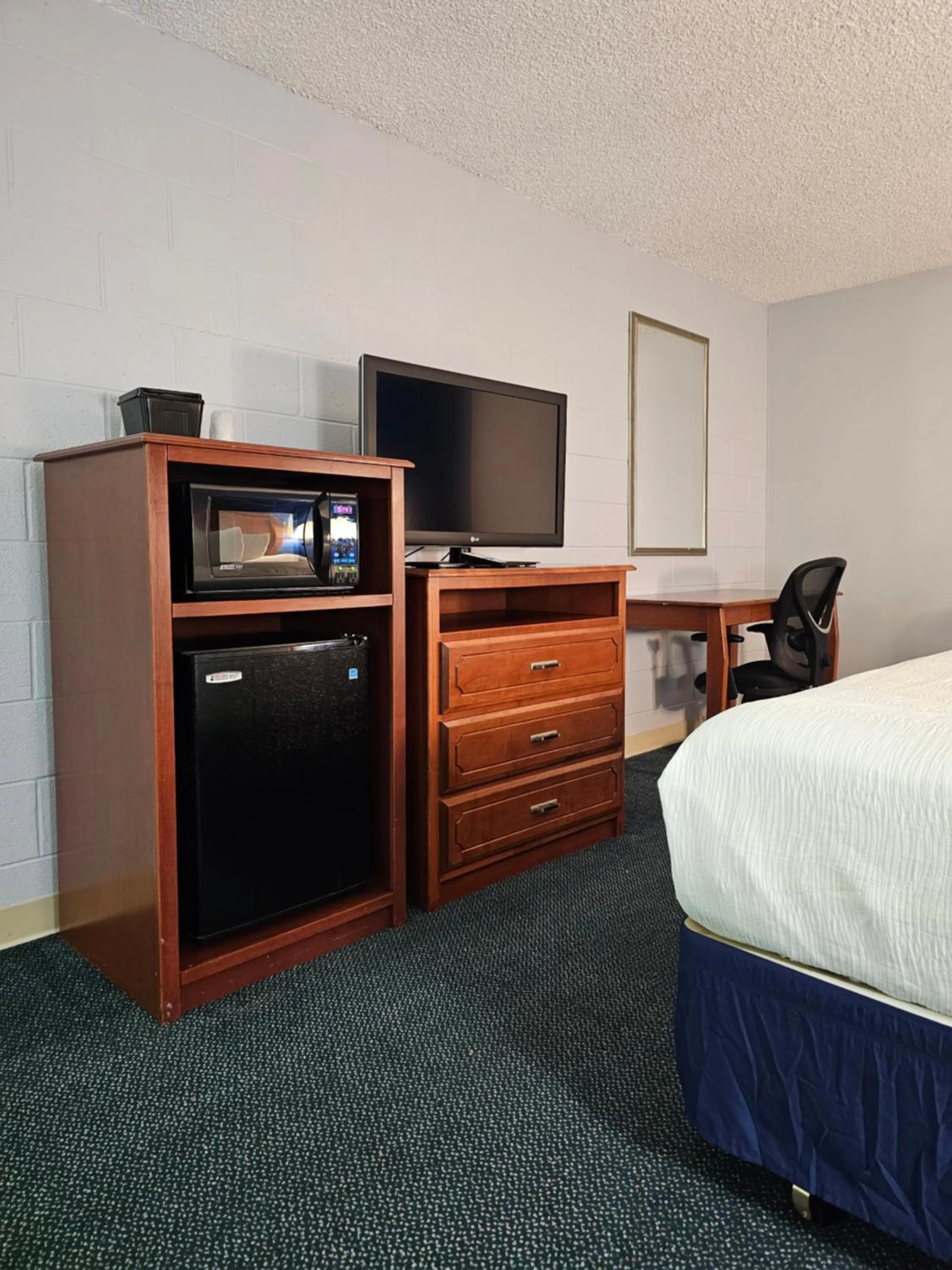 Bedroom, Bed in 1st Choice Inn of Rawlins