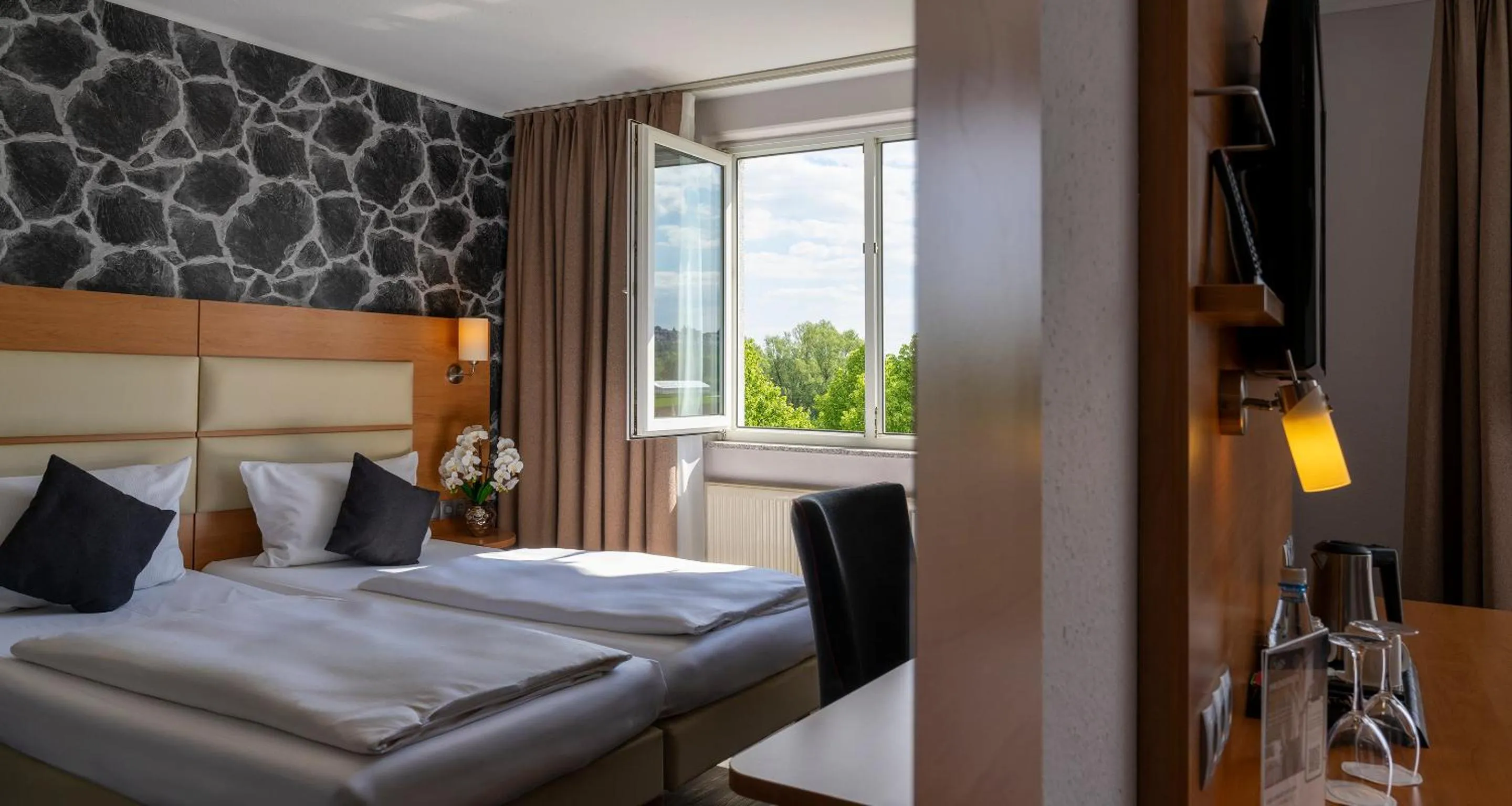 Photo of the whole room, Bed in PLAZA INN Stuttgart Airport Messe