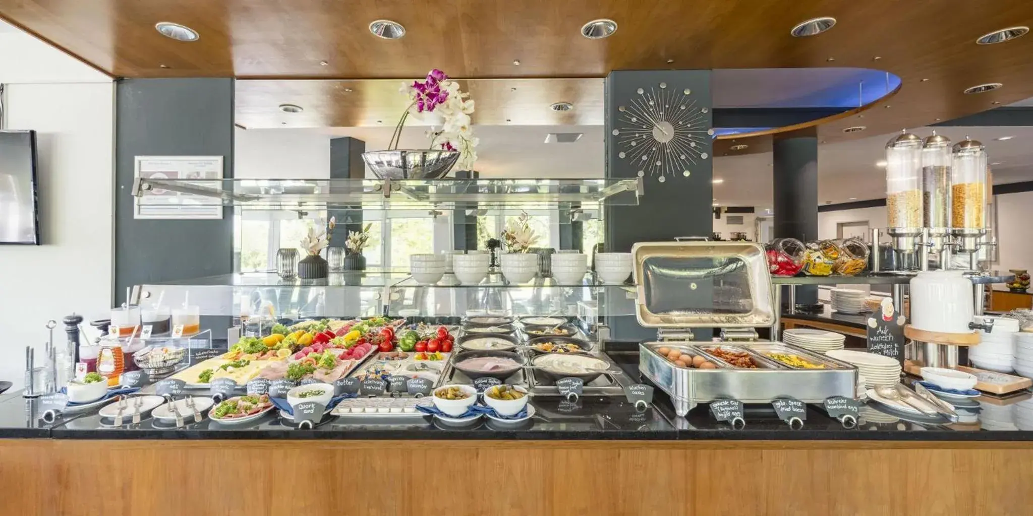 Buffet breakfast in PLAZA INN Stuttgart-Filderstadt Buffet breakfast in PLAZA INN Stuttgart-Filderstadt