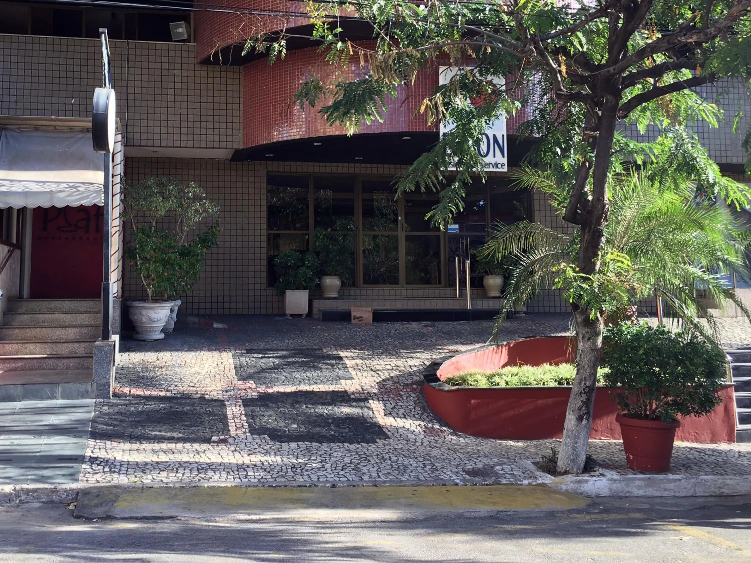 Restaurant/places to eat in Luzon Flat Meireles Praia