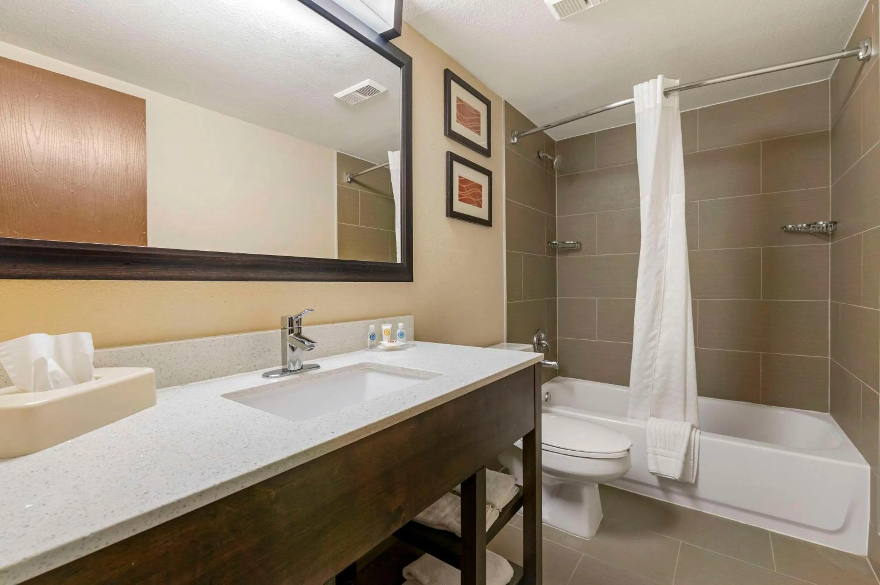 Bedroom in Comfort Inn & Suites Indianapolis Northwest - College Park